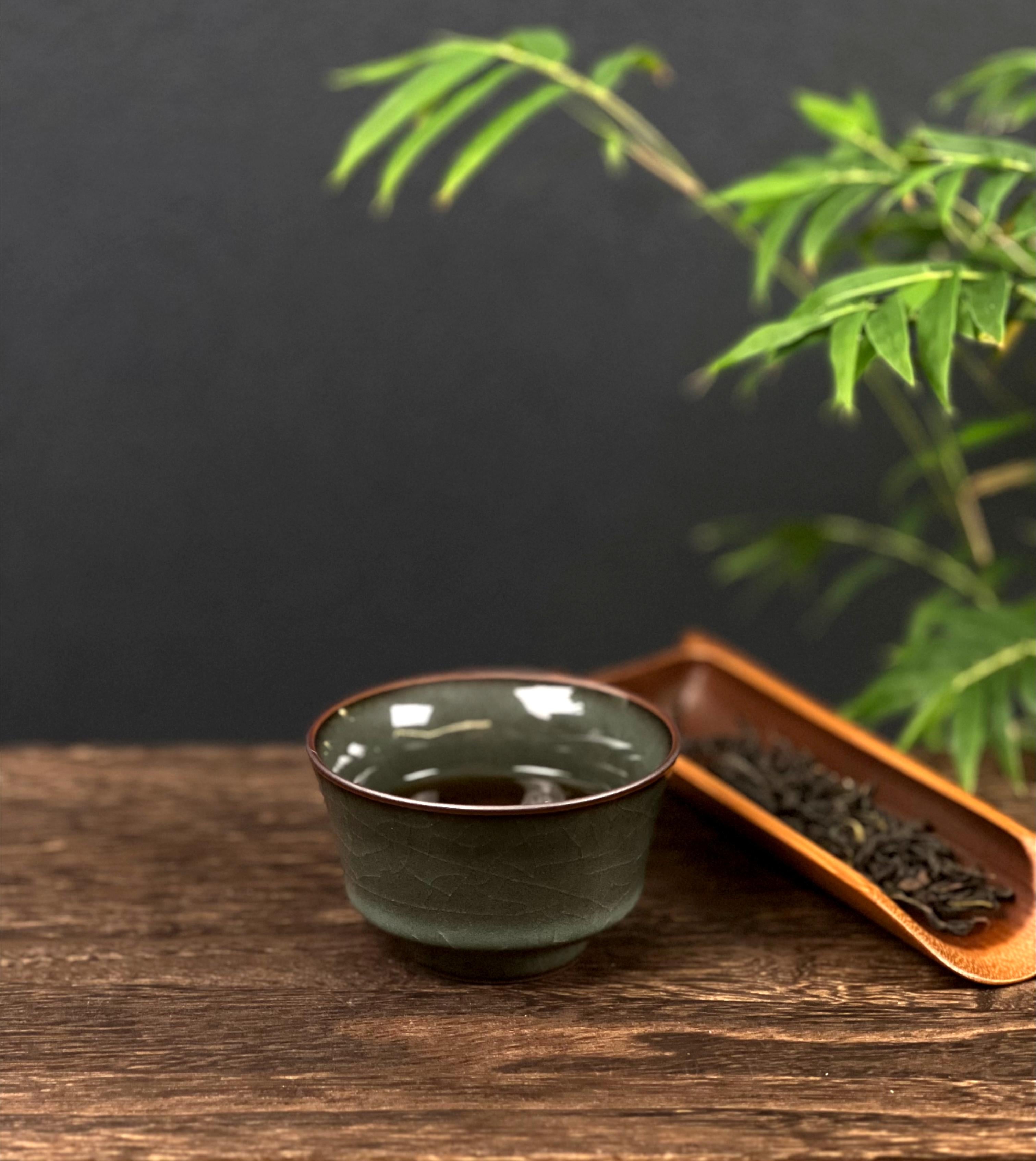 ge kiln crackle glaze texture cup – Longquan Celadon Ge kiln Iron-bodied Teacup by Kungfuyang