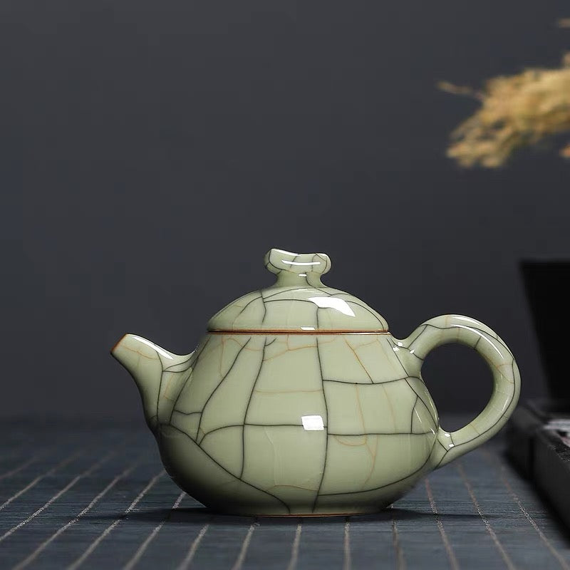 ge ware golden threads iron cracks – Longquan Celadon Ge-Kiln Shipiao （石瓢）Teapot by Kungfuyang