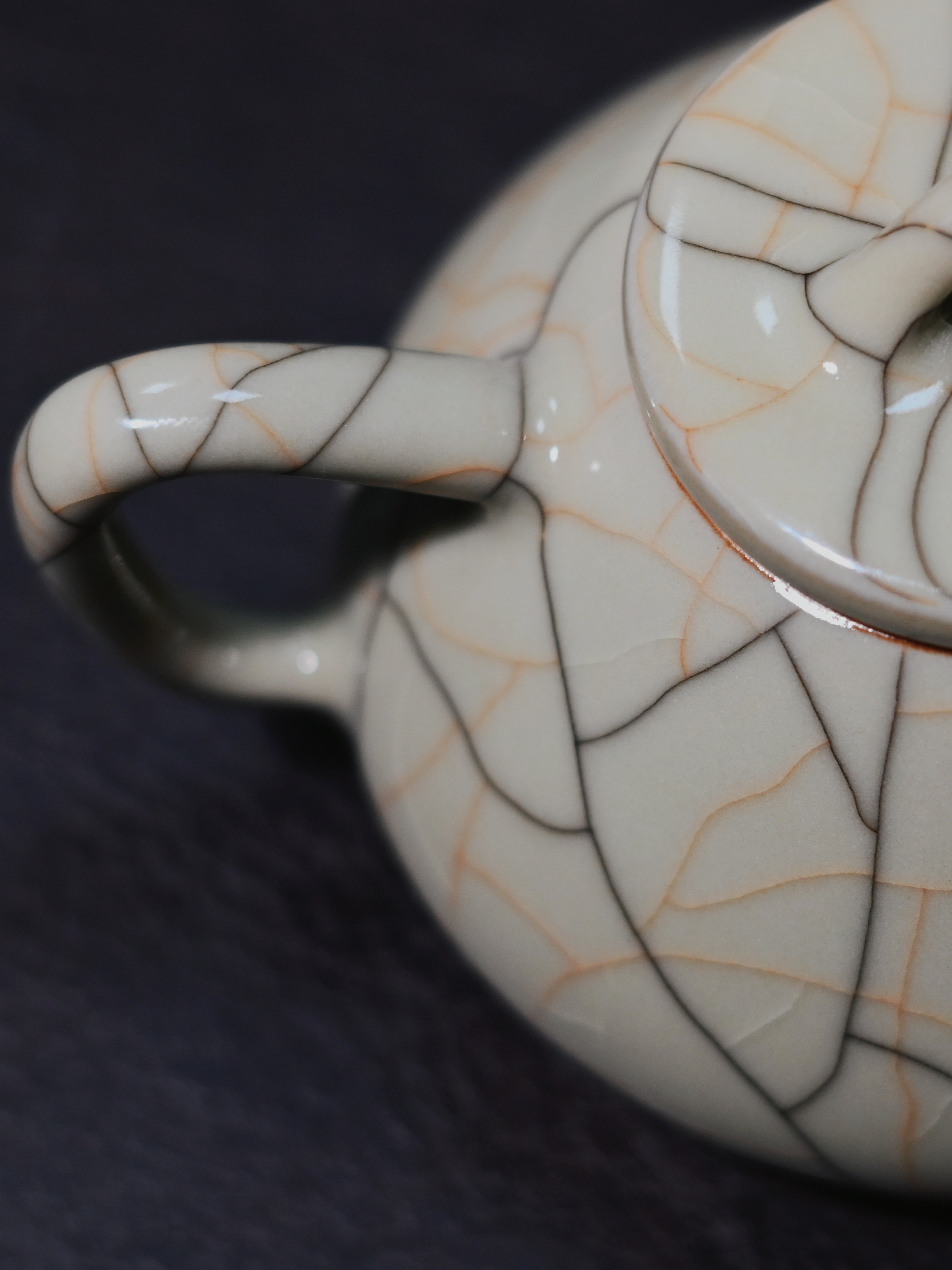 golden threads and iron cracks teapot – Longquan Celadon Ge-Kiln Shipiao （石瓢）Teapot by Kungfuyang