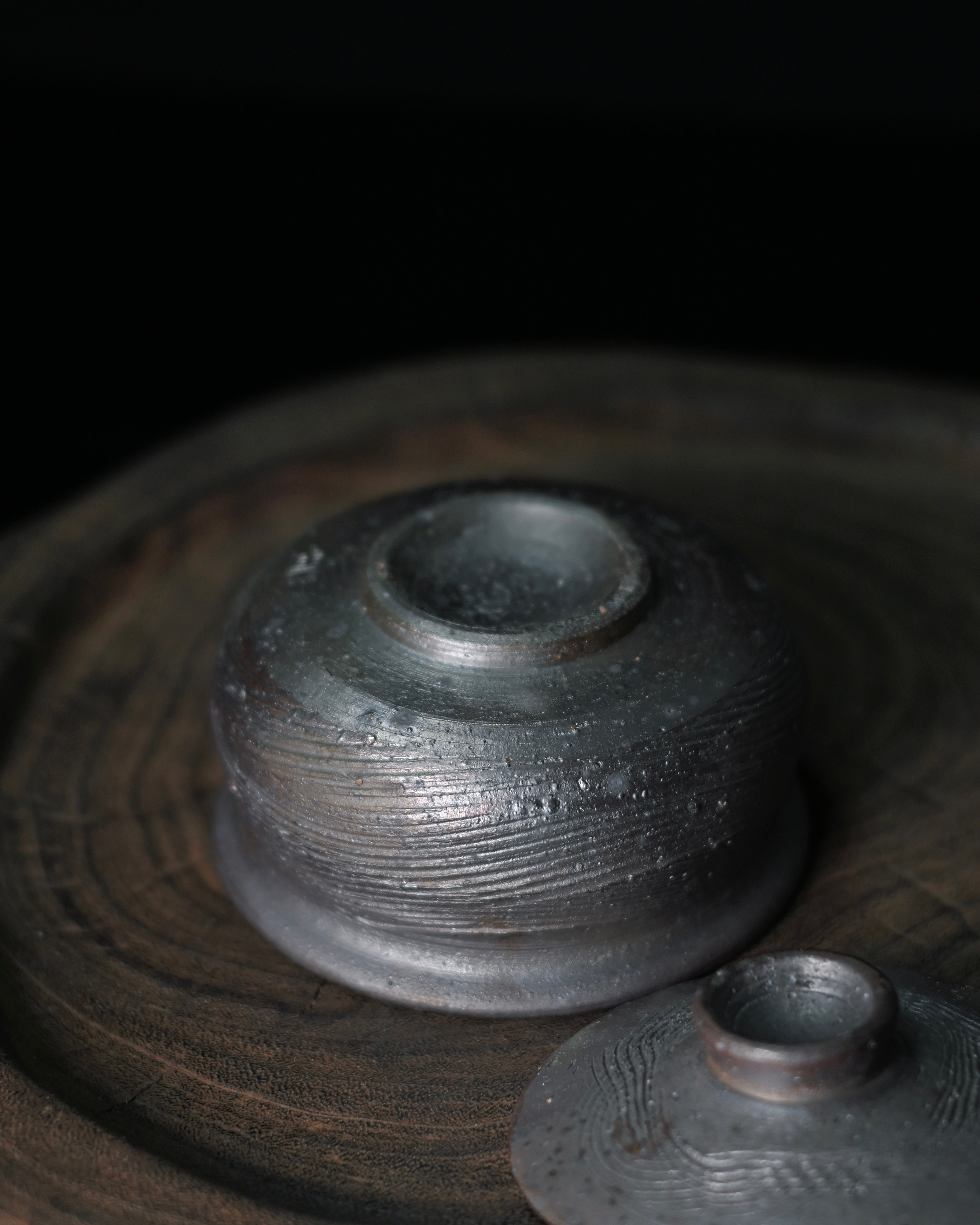 hand carved linear texture tea bowl – Unique Piece Wood-Fired Hand-Carved Coarse Clay Gaiwan 120ml by Kungfuyang