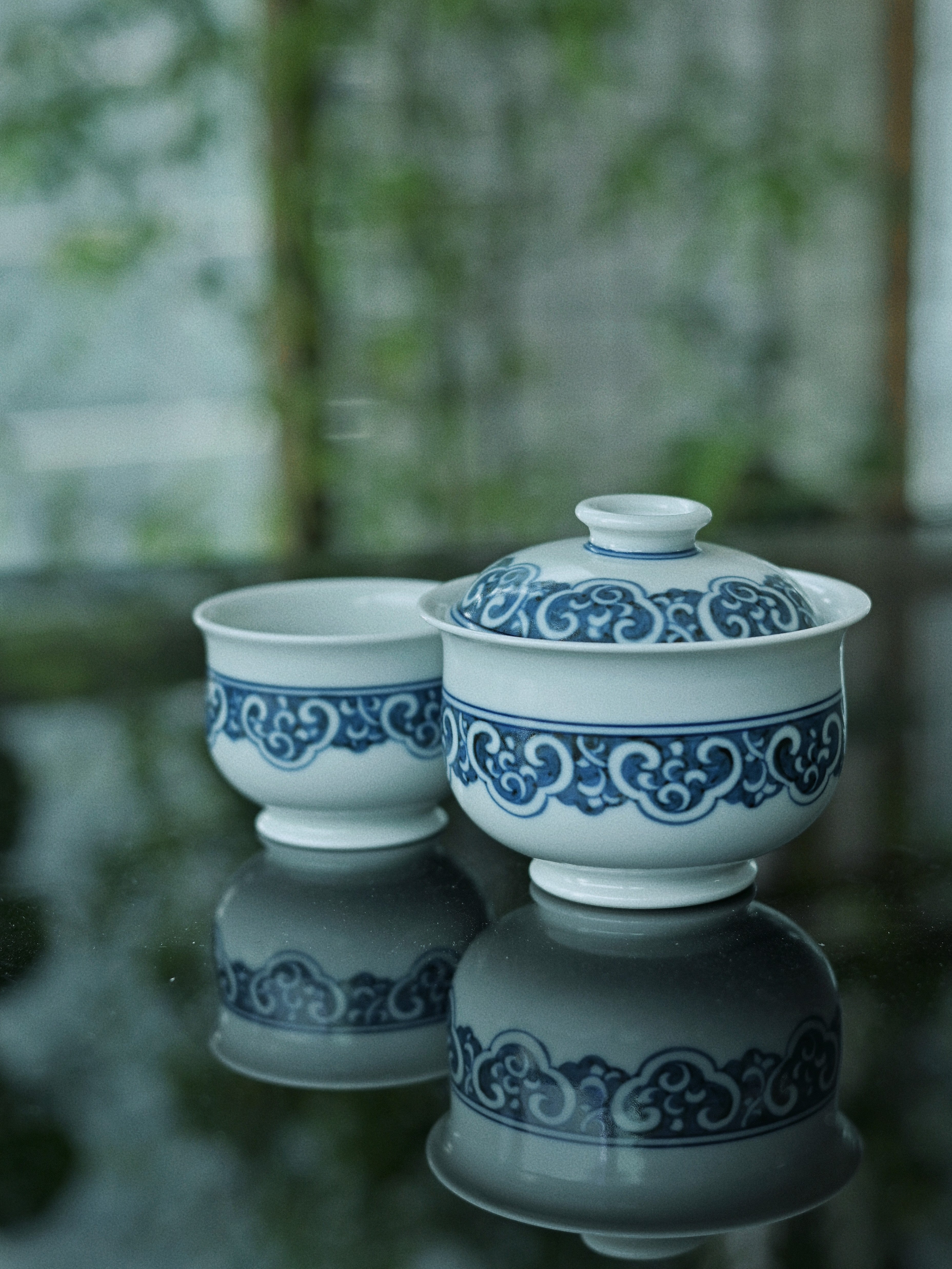jingdezhen blue and white porcelain tea – Jingdezhen Imperial Blue-and-White Ruyi Gaiwan Set by Kungfuyang