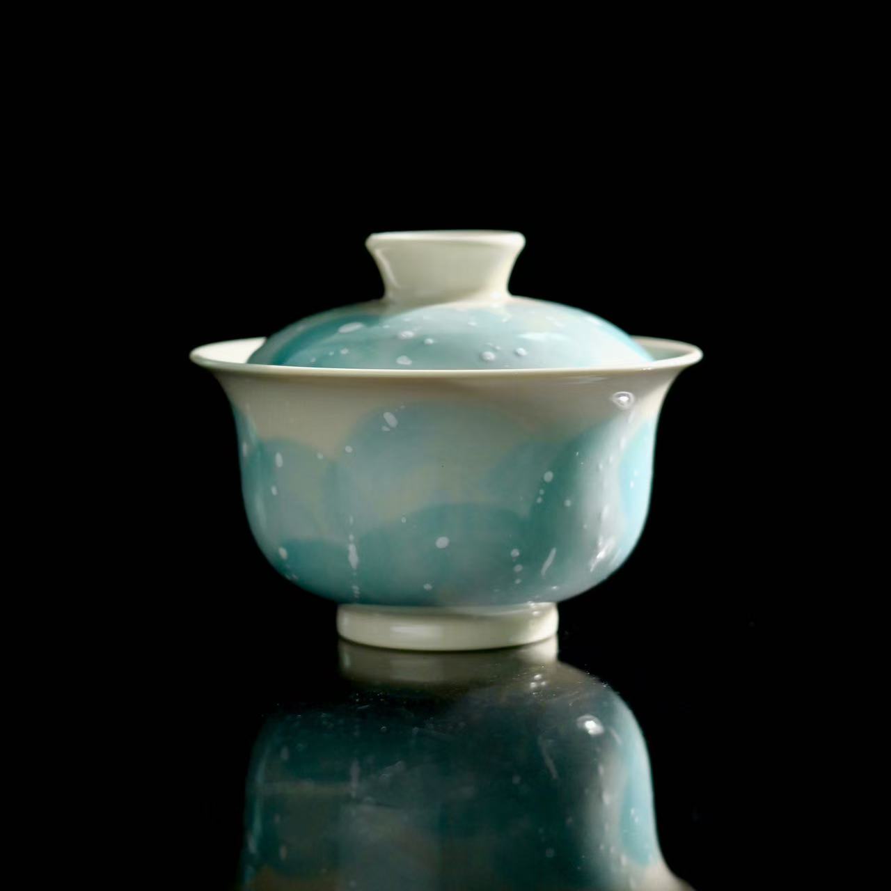 jingdezhen hand painted snow plain gaiwan – Unique Piece Jingdezhen Handmade Underglaze “Snow Plain” by Kungfuyang