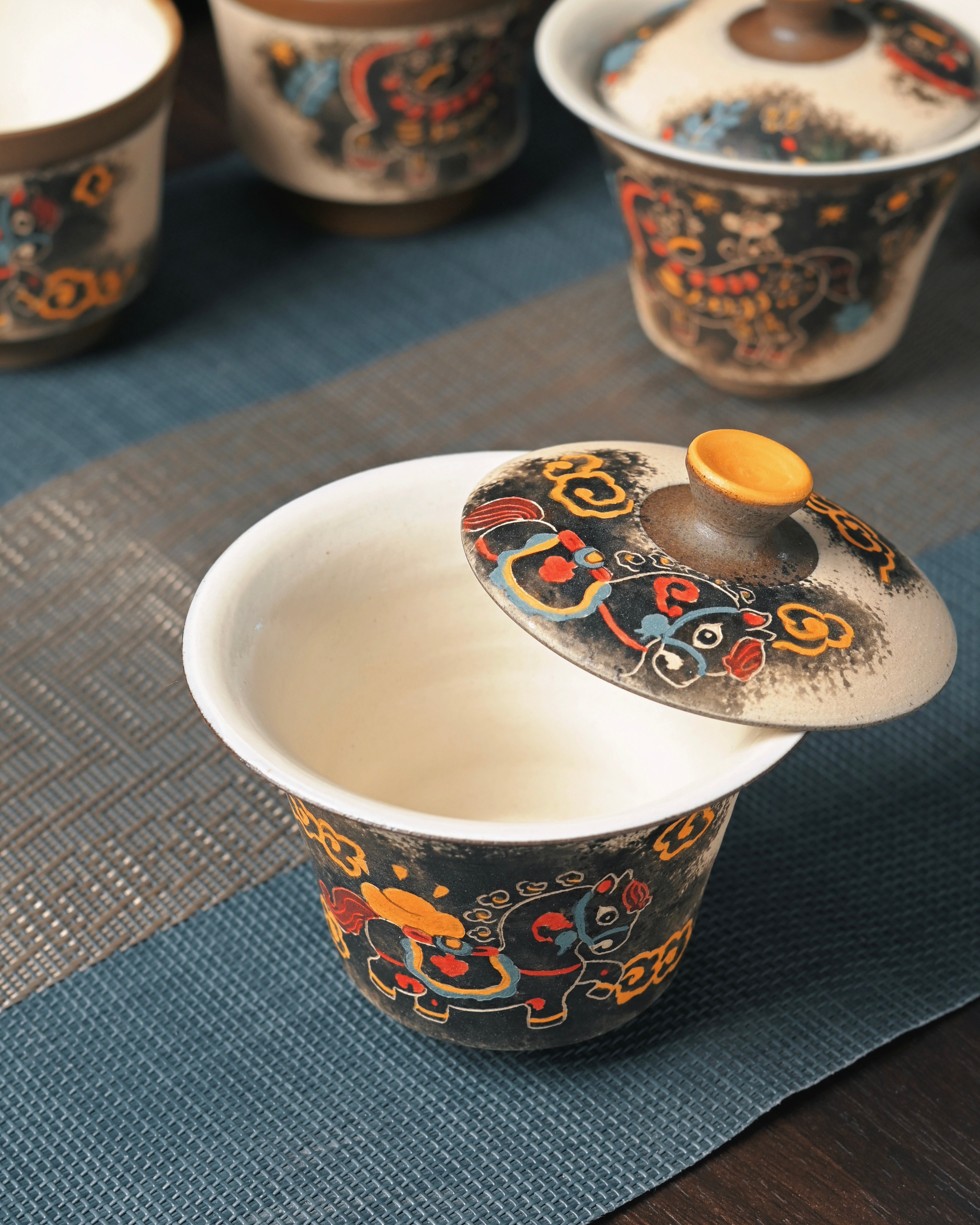 knife carved pony design gaiwan – Jingdezhen Chinese Ink Wash Style Pony Gaiwan 130ml by Kungfuyang