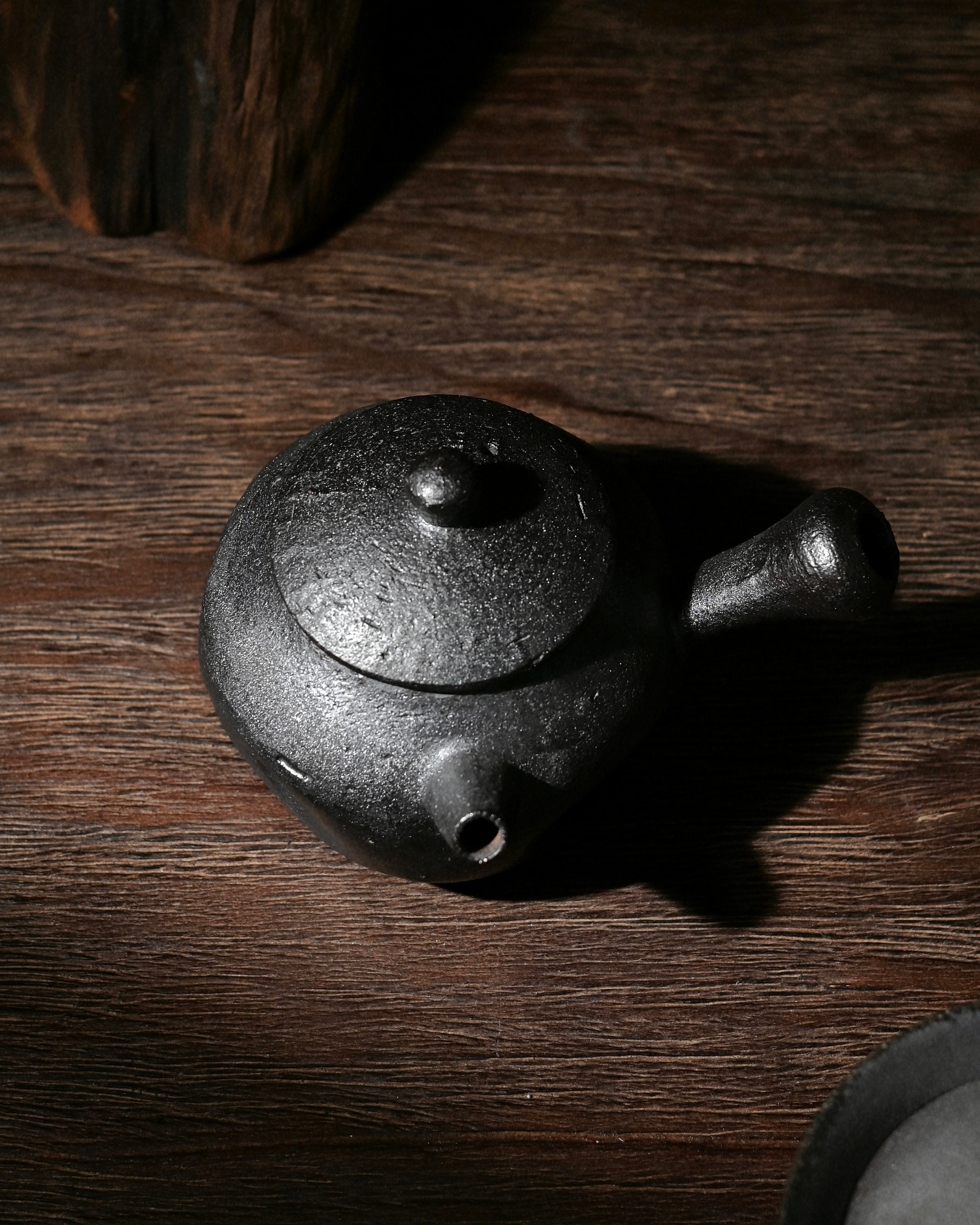 leather textured ceramic body teapot – Artisan 150ml Wood-Fired Side-handle Teapot – Matte Black by Kungfuyang