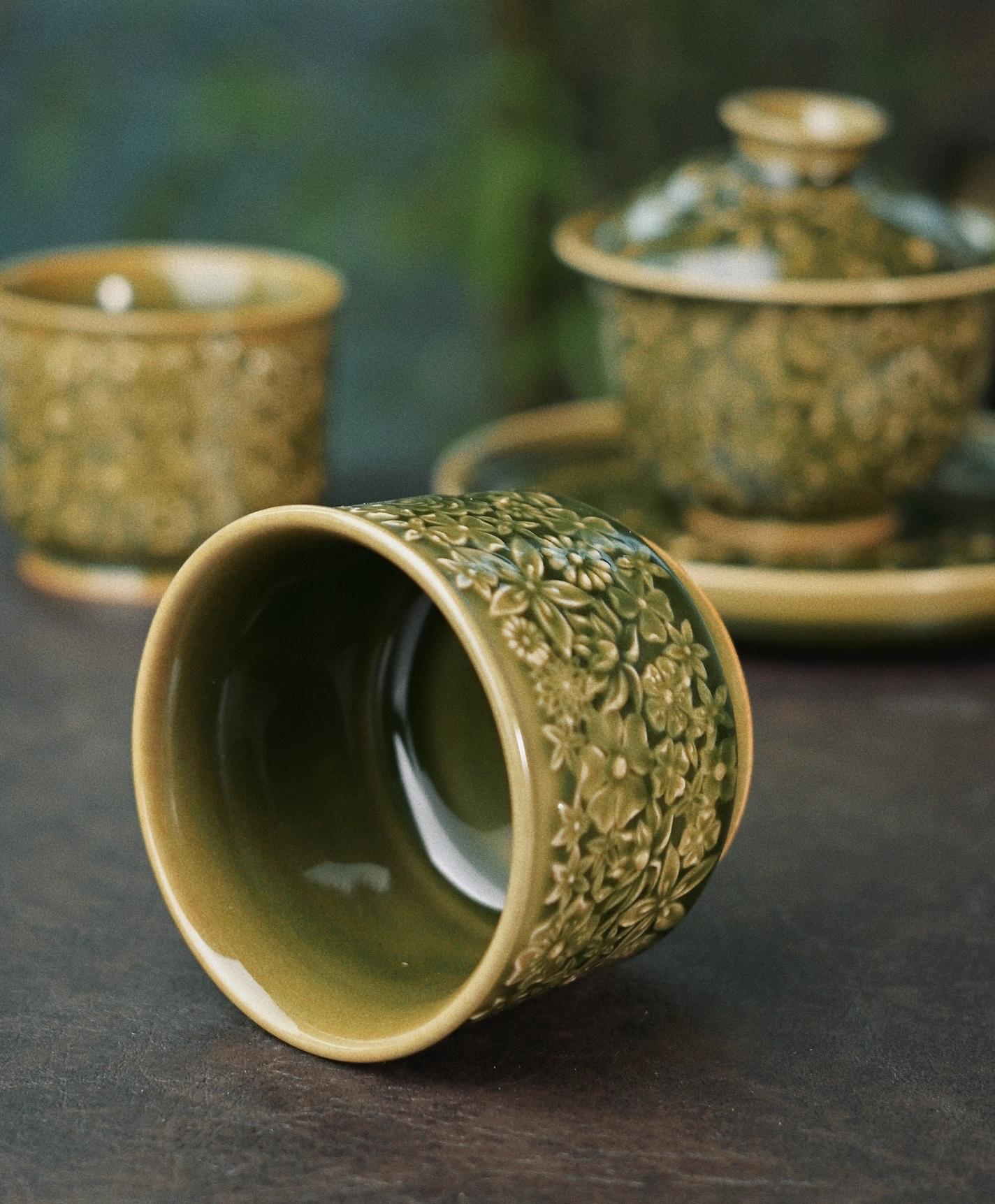 longquan celadon flowers pattern host – Longquan Celadon "Hundred Flowers" Relief-Carving Master by Kungfuyang