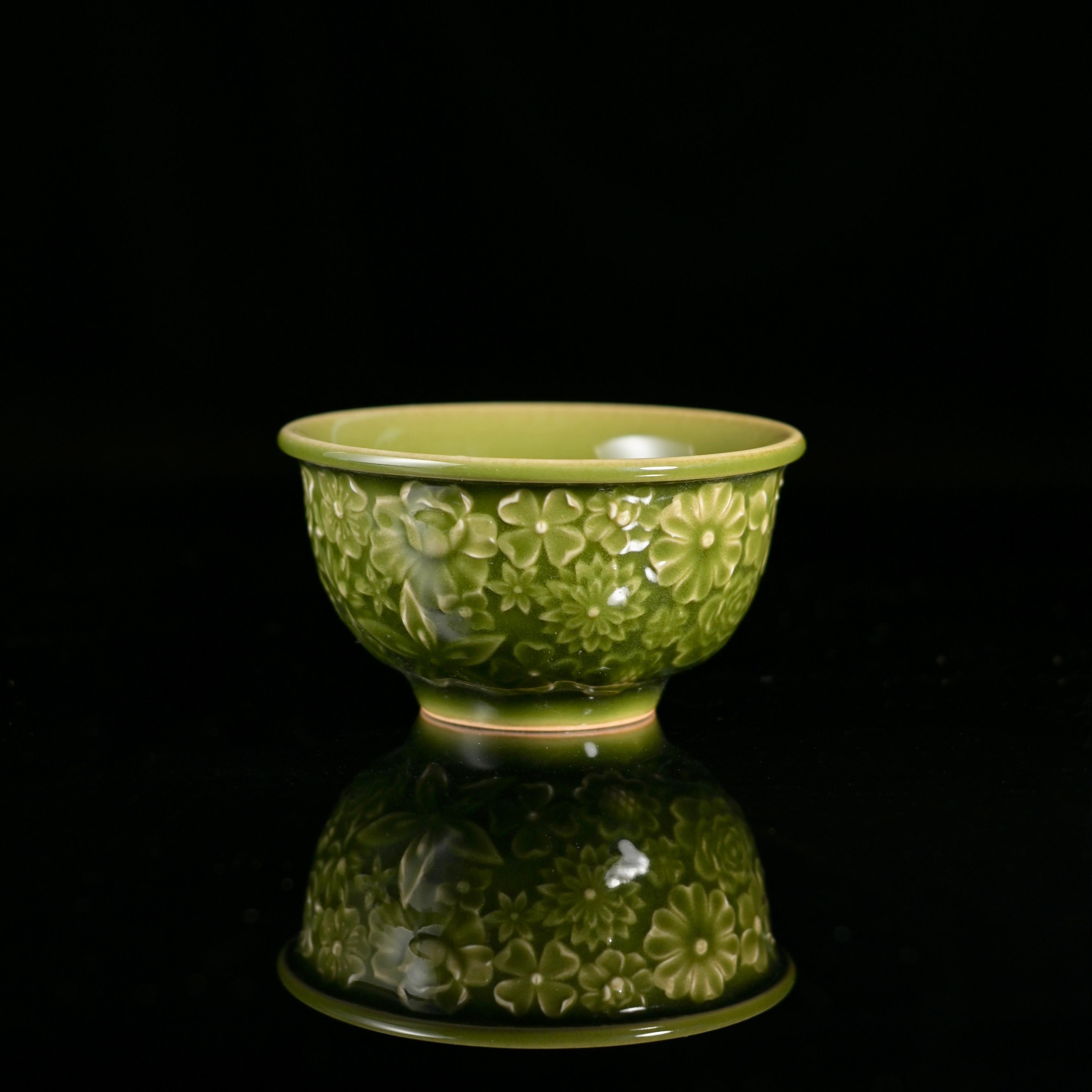 longquan celadon flowers pattern yashou – Longquan Celadon "Hundred Flowers" Relief-Carving Master by Kungfuyang