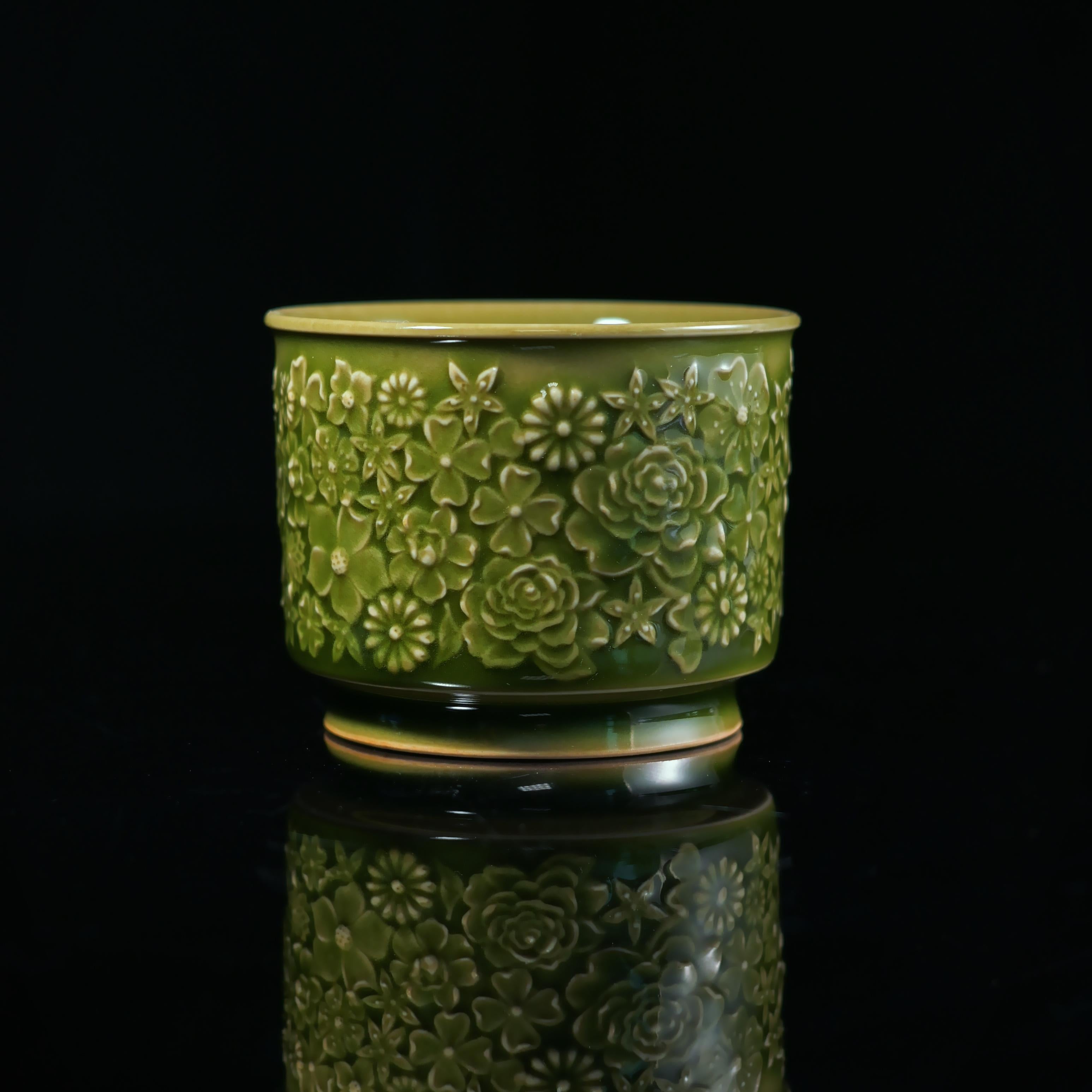 longquan celadon master cup – Longquan Celadon "Hundred Flowers" Relief-Carving Master by Kungfuyang