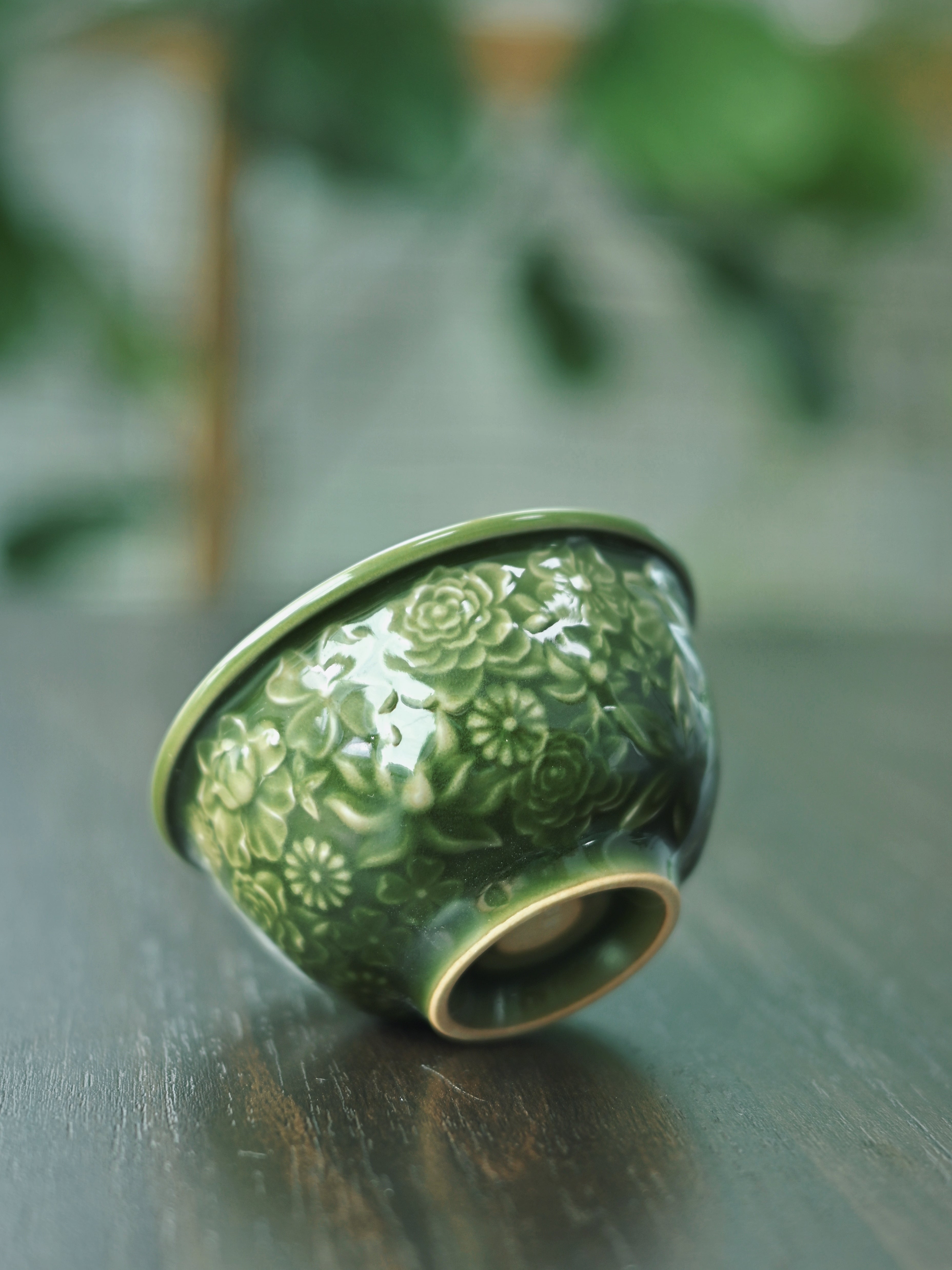 longquan celadon press hand master cup – Longquan Celadon "Hundred Flowers" Relief-Carving Master by Kungfuyang