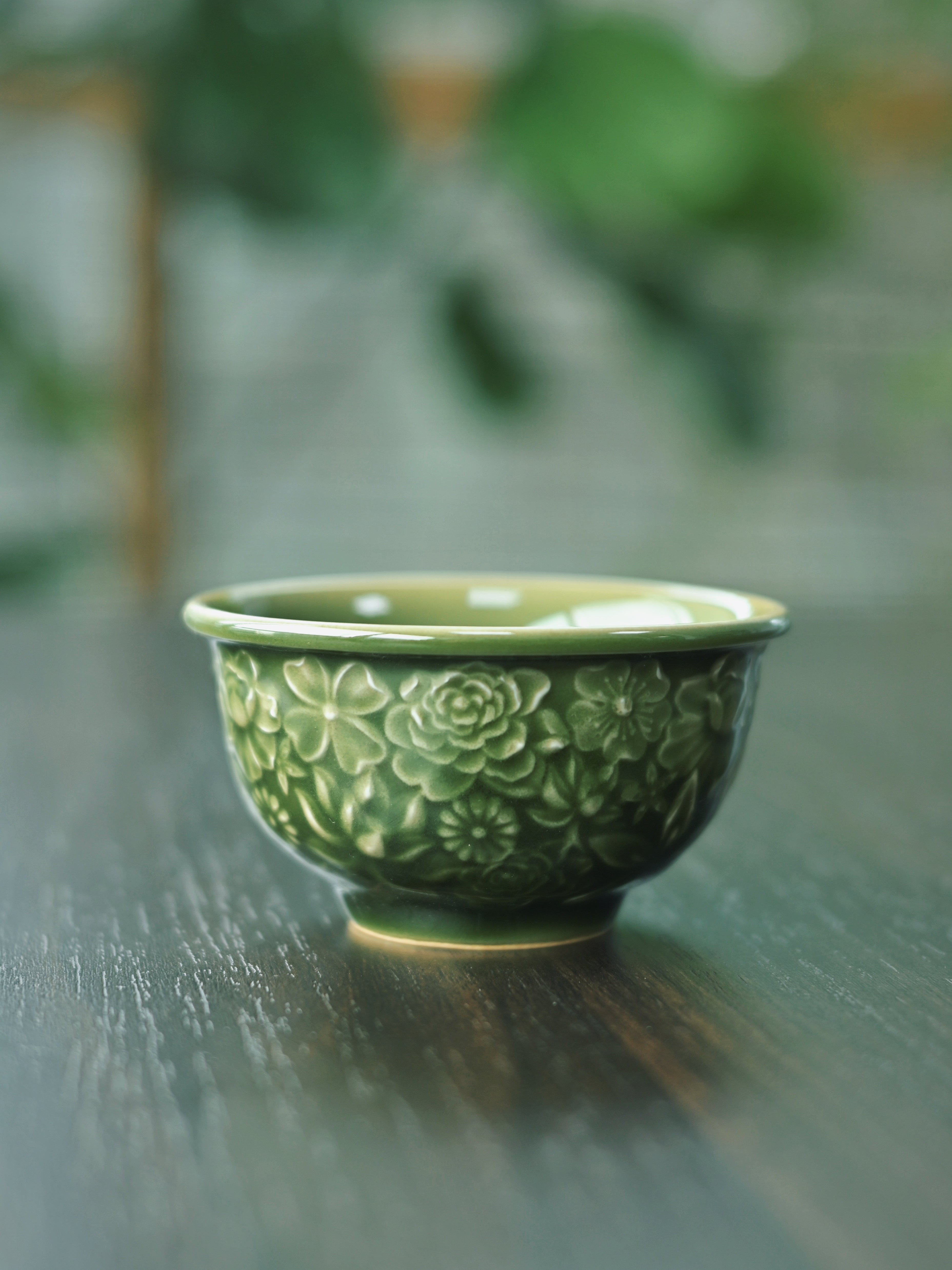 longquan celadon press hand master teacup – Longquan Celadon "Hundred Flowers" Relief-Carving Master by Kungfuyang