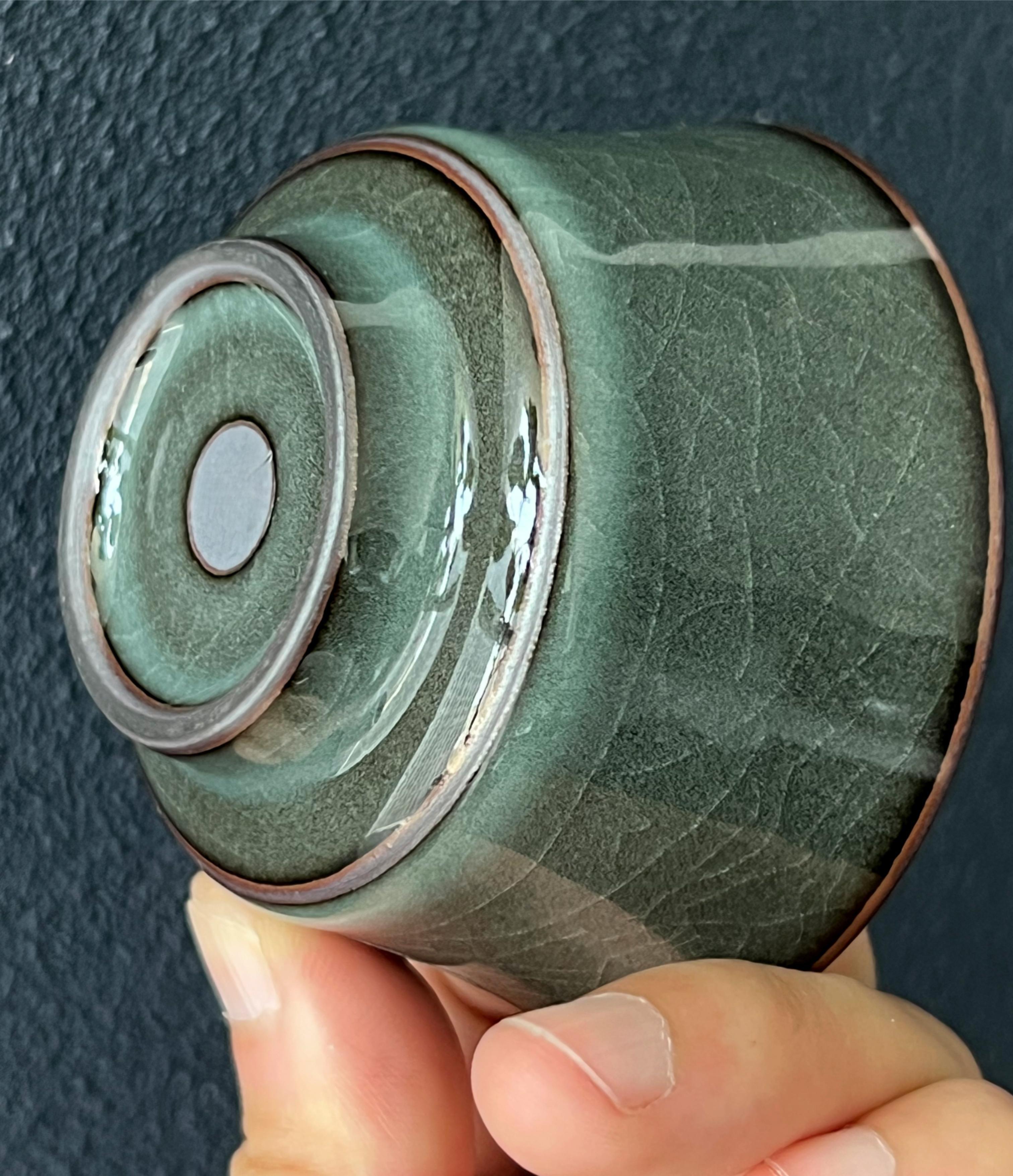 rich iron clay celadon glaze – Longquan Celadon Ge kiln Iron-bodied Teacup by Kungfuyang