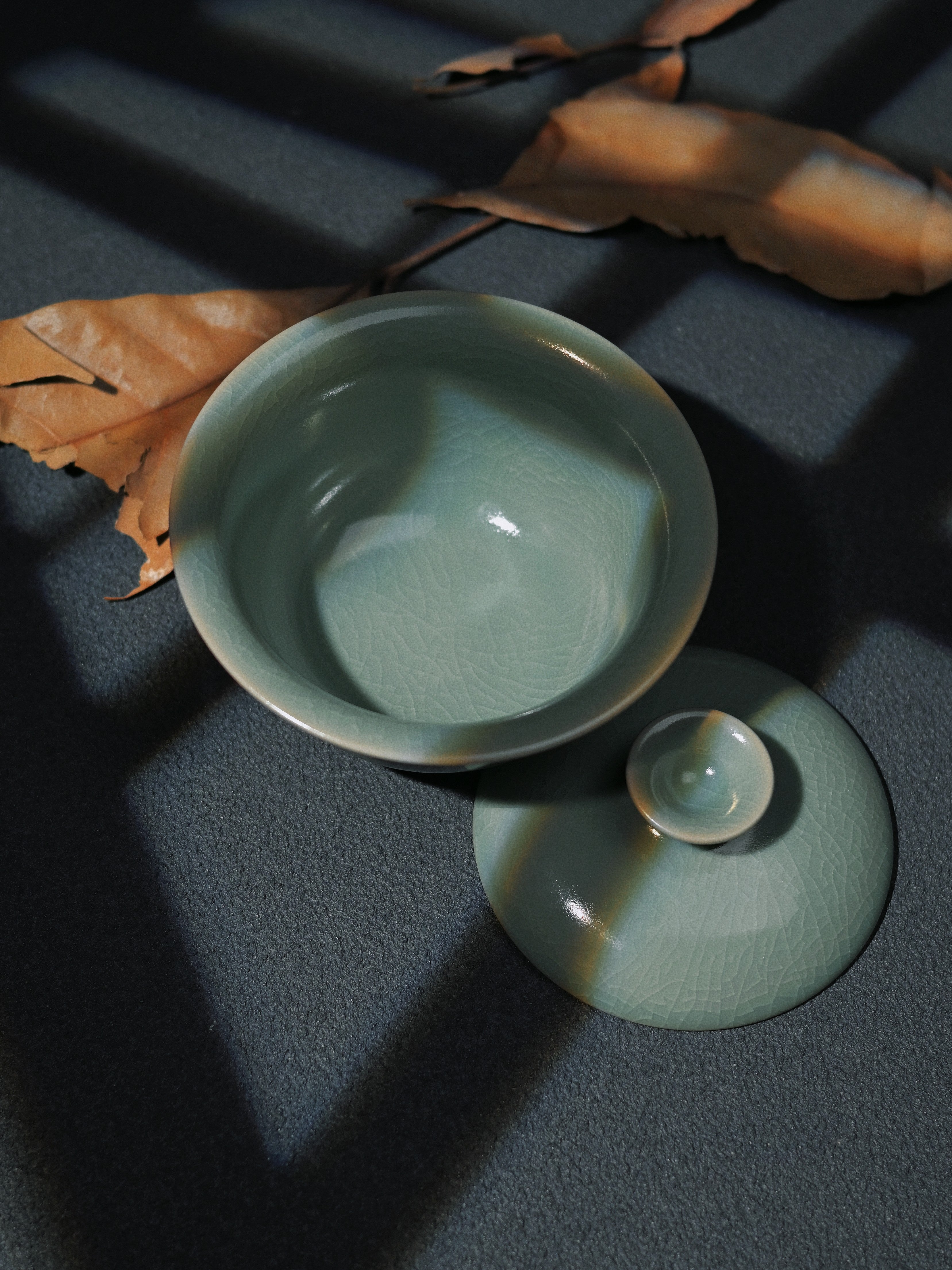 ru ceramic ice crackle tea bowl – Ru Porcelain Gaiwan (Tea Bowl) with Crab-Claw Crackle Patterns by Kungfuyang