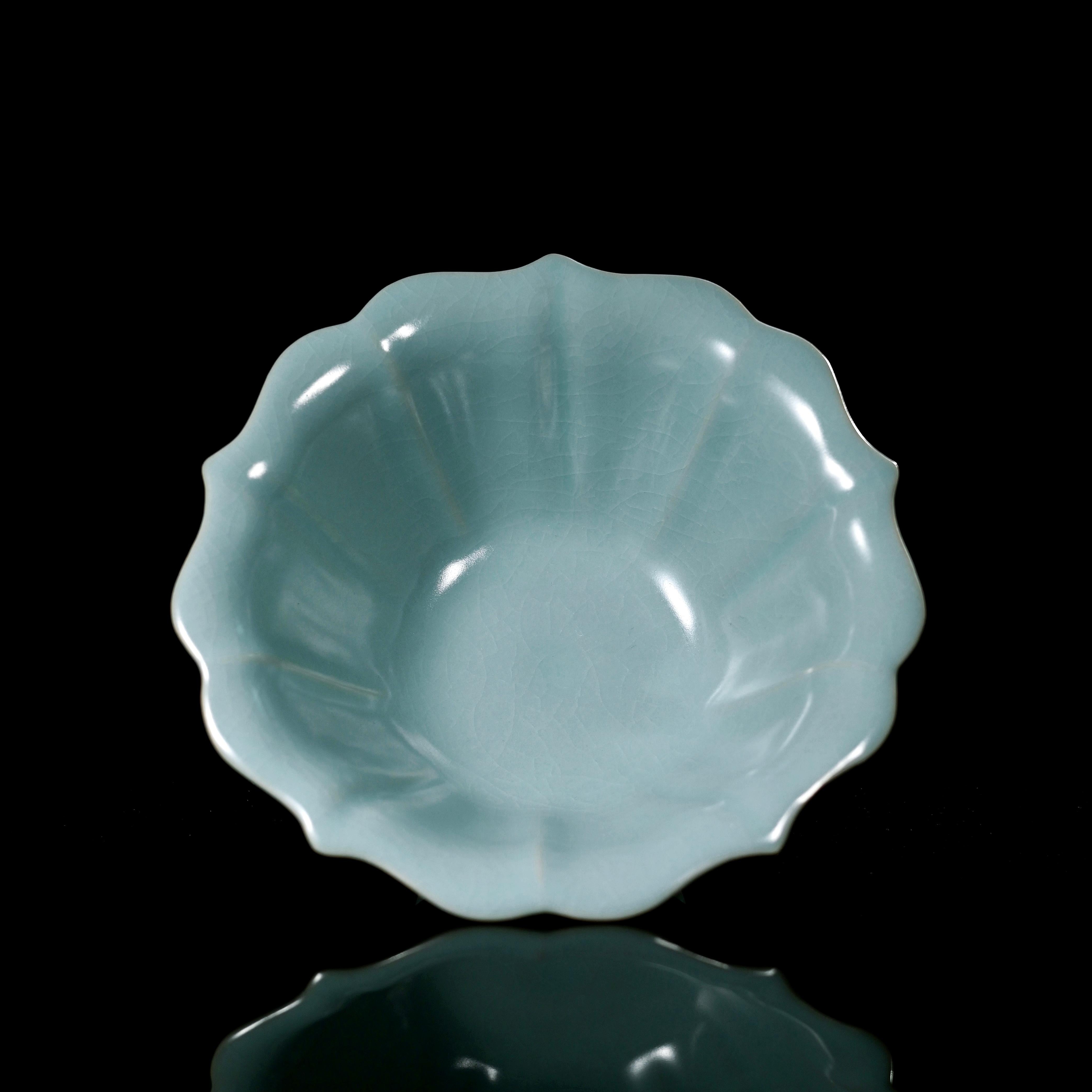 ru ware celadon floral bowl – Ru Ware Sky-Blue Glaze Floral-Rim Bowl by Kungfuyang