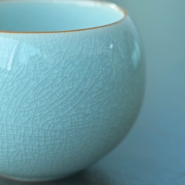 ru ware crackle teacup – “Dragon’s Egg” Ru Porcelain Ice-Crackle Host Teacup by Kungfuyang