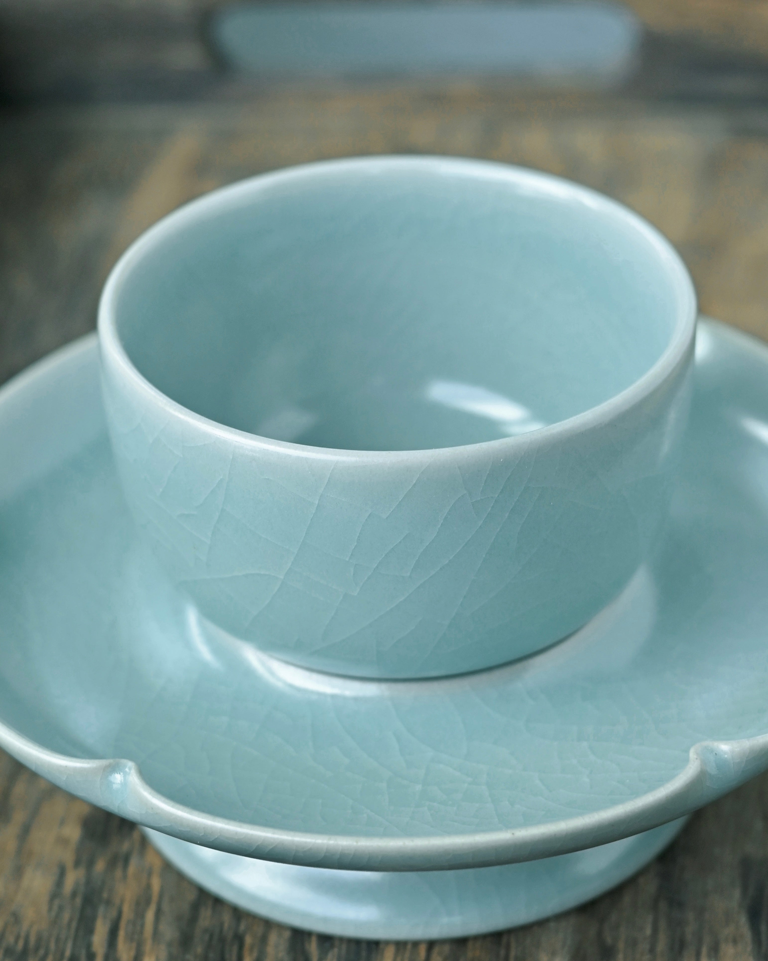 ru ware flower shaped celadon teacup – Ru Ware Sky-Blue Glaze Teacup and Saucer with Crackled by Kungfuyang