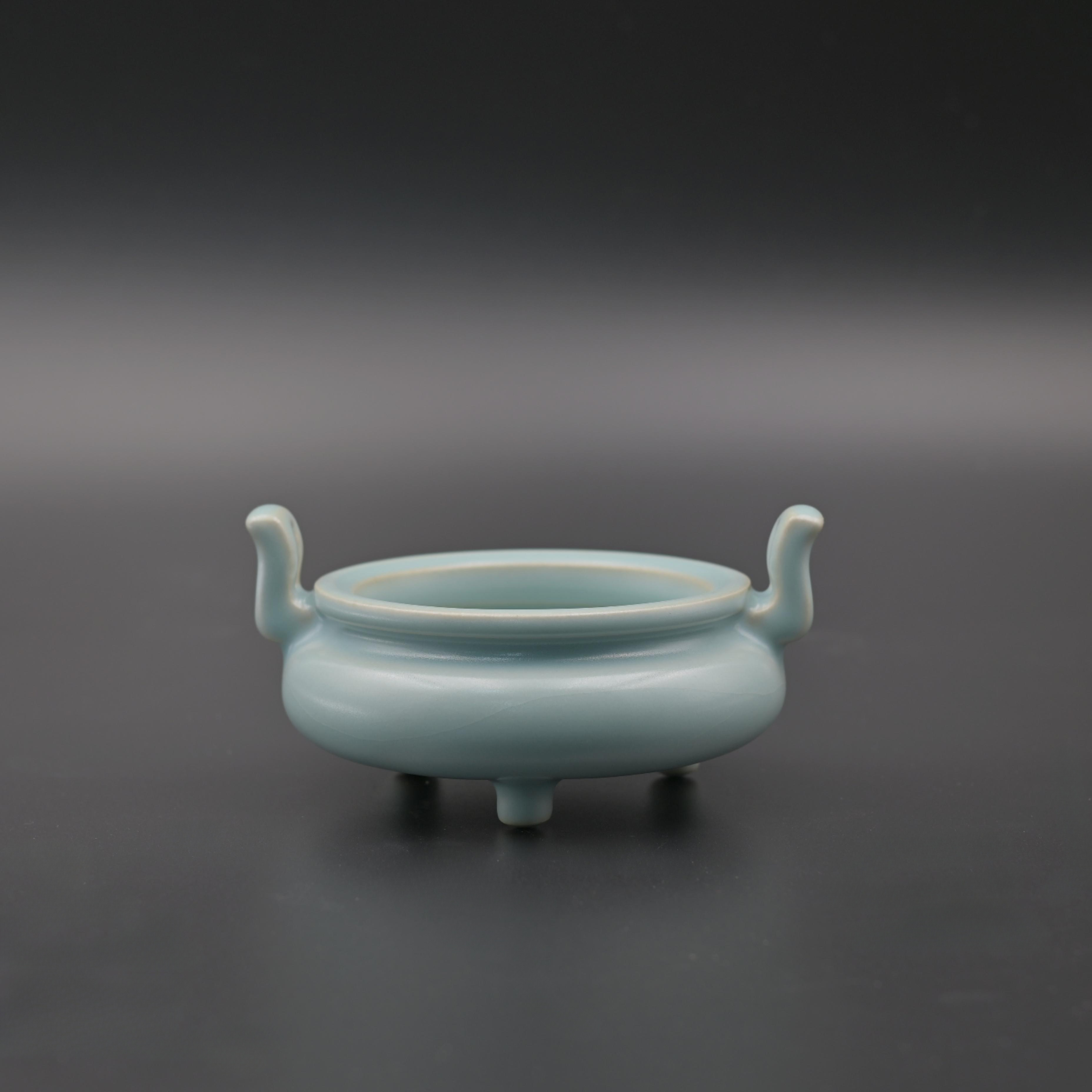 ru ware incense burner – Ru Porcelain Supporting Nails Technique Tripod Incense Burner by Kungfuyang