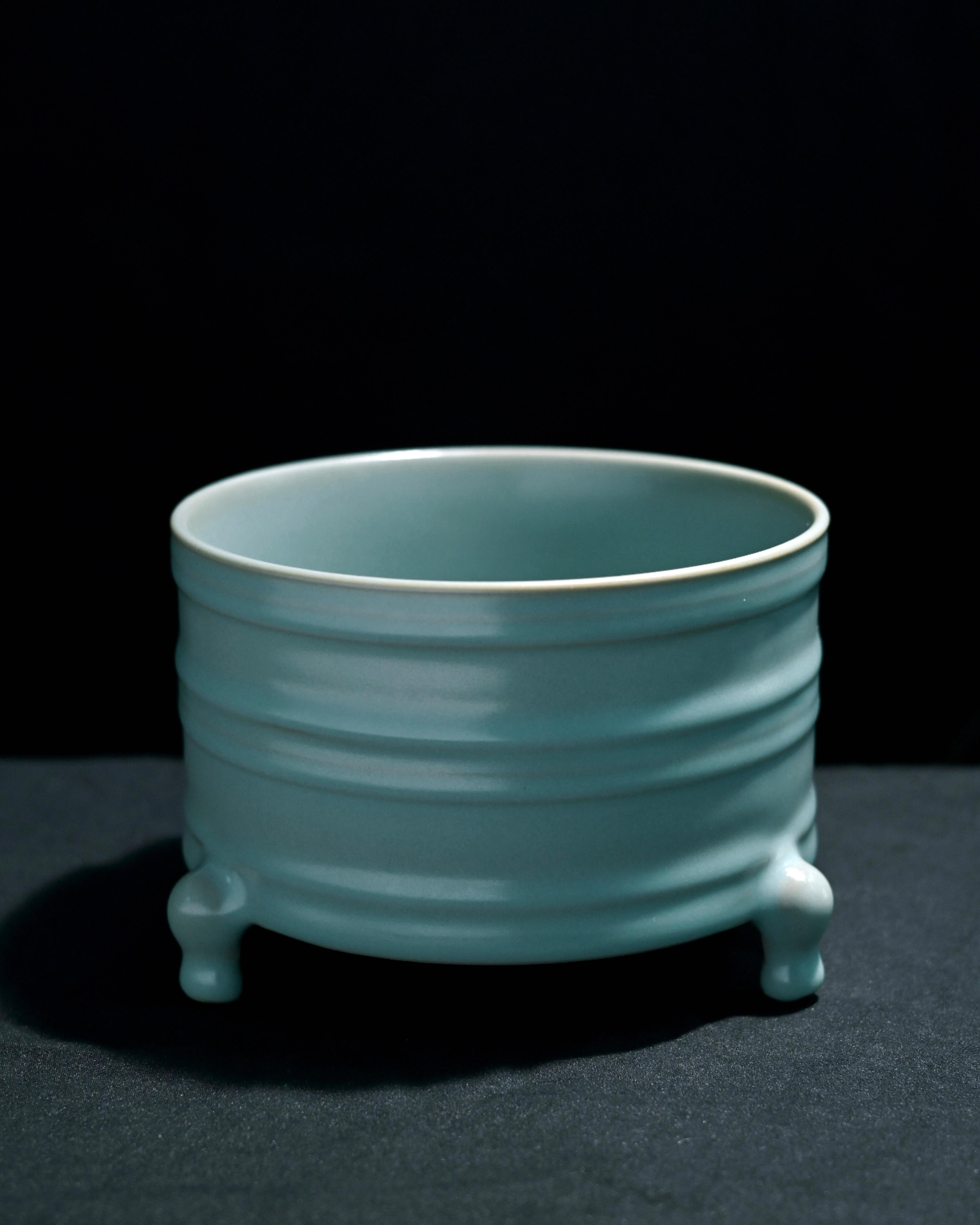 ru ware zun with beast feet – Ru Ware grey-blue-green glaze Zun tripod with string design by Kungfuyang