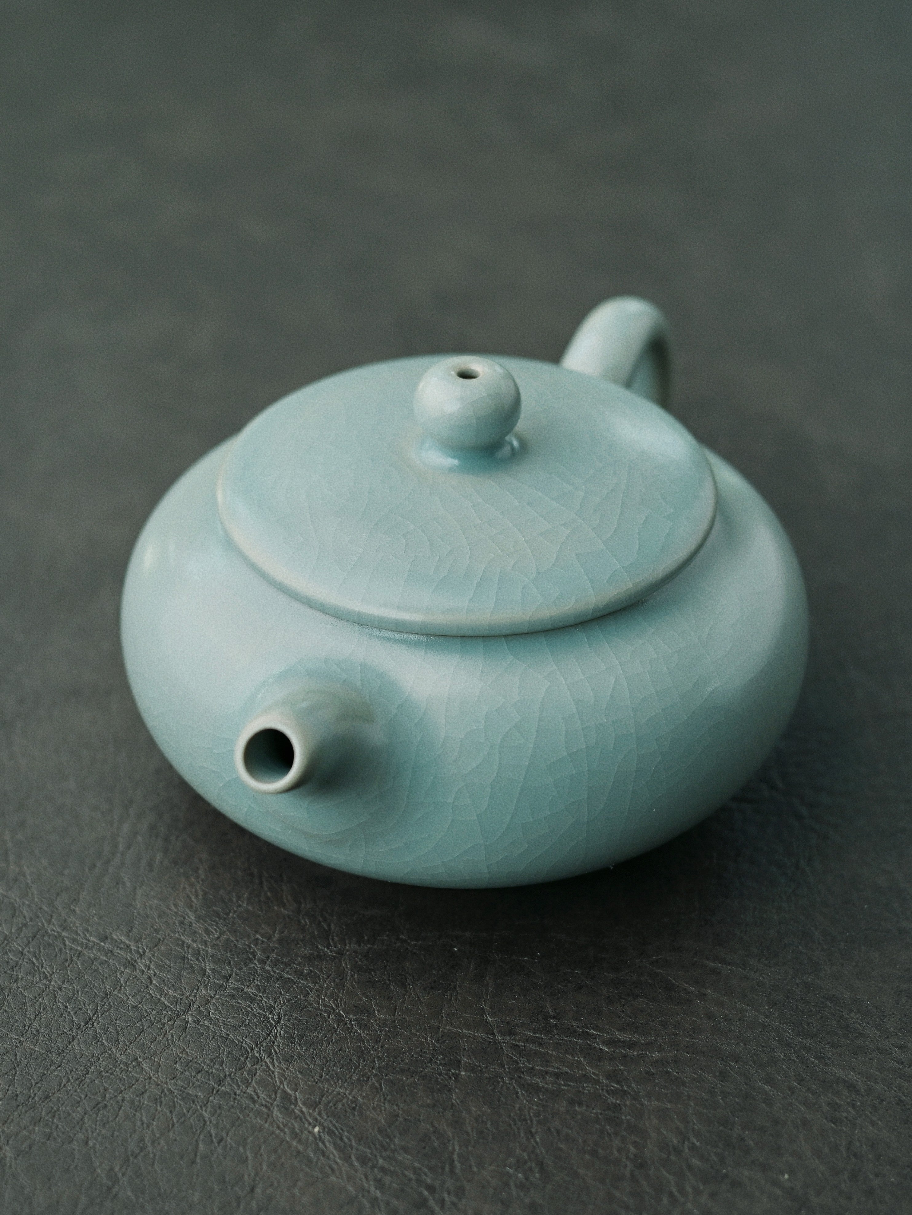 ruware crackle glaze archaized teapot – Ru Porcelain Vintage Glaze Archaized Teapot 180ml by Kungfuyang