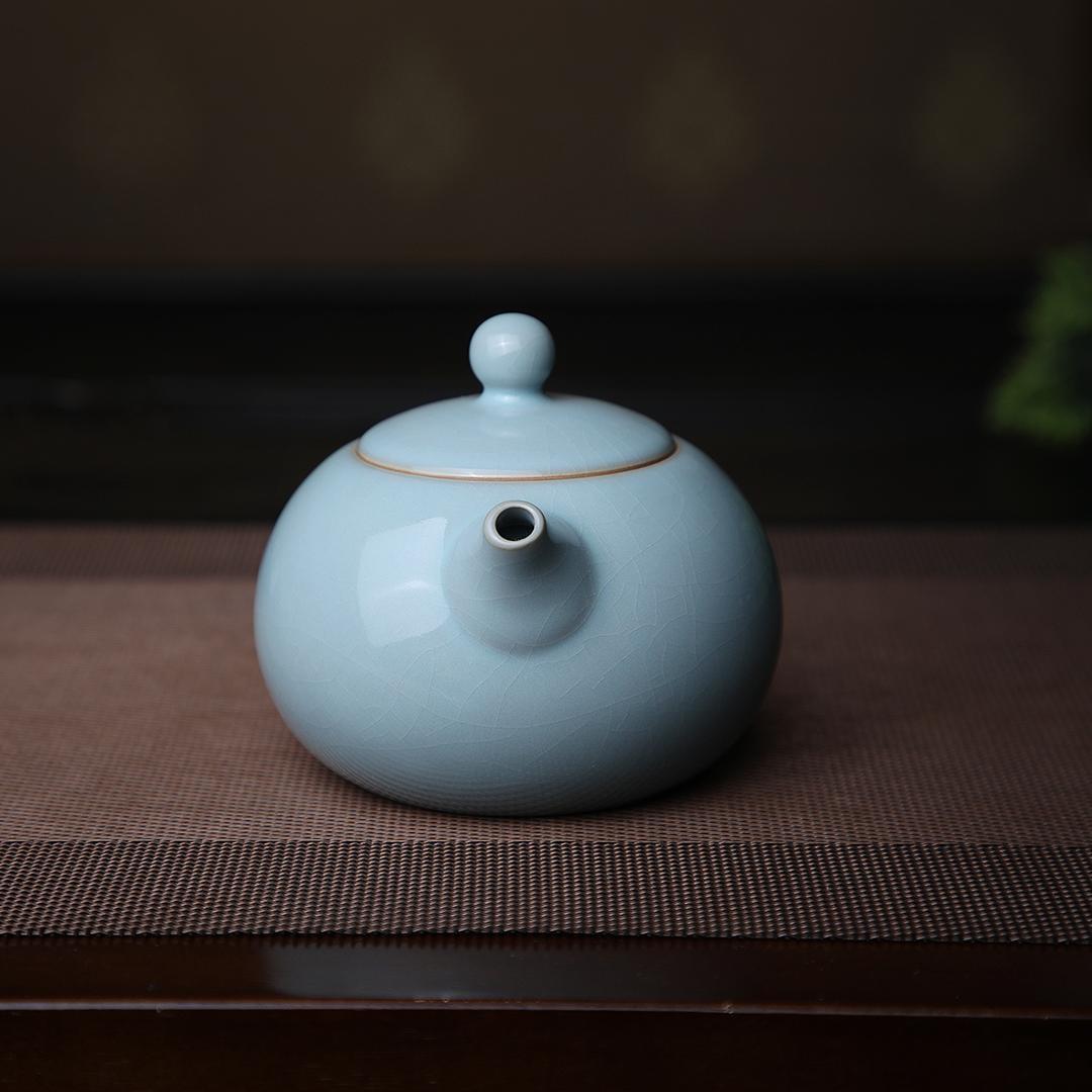 Kungfuyang ru ware sky blue glaze teapot – Ru Ware (Ruyao) Nail-Support Technique Xi Shi Teapot Sky-Blue by Kungfuyang