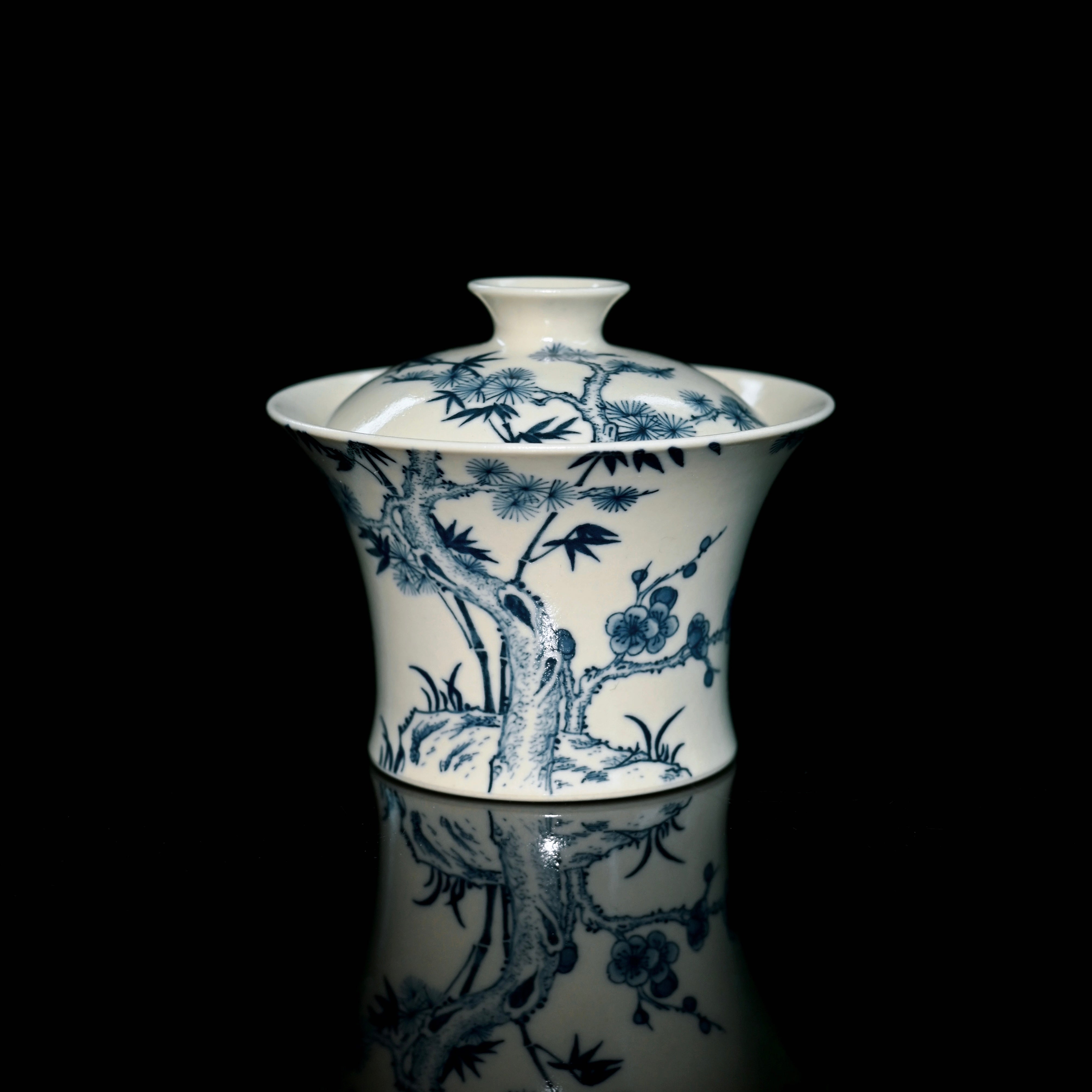 Kungfuyang traditional blue and white gaiwan – Jingdezhen Underglaze Blue-and-White Fully Hand-Painted by Kungfuyang