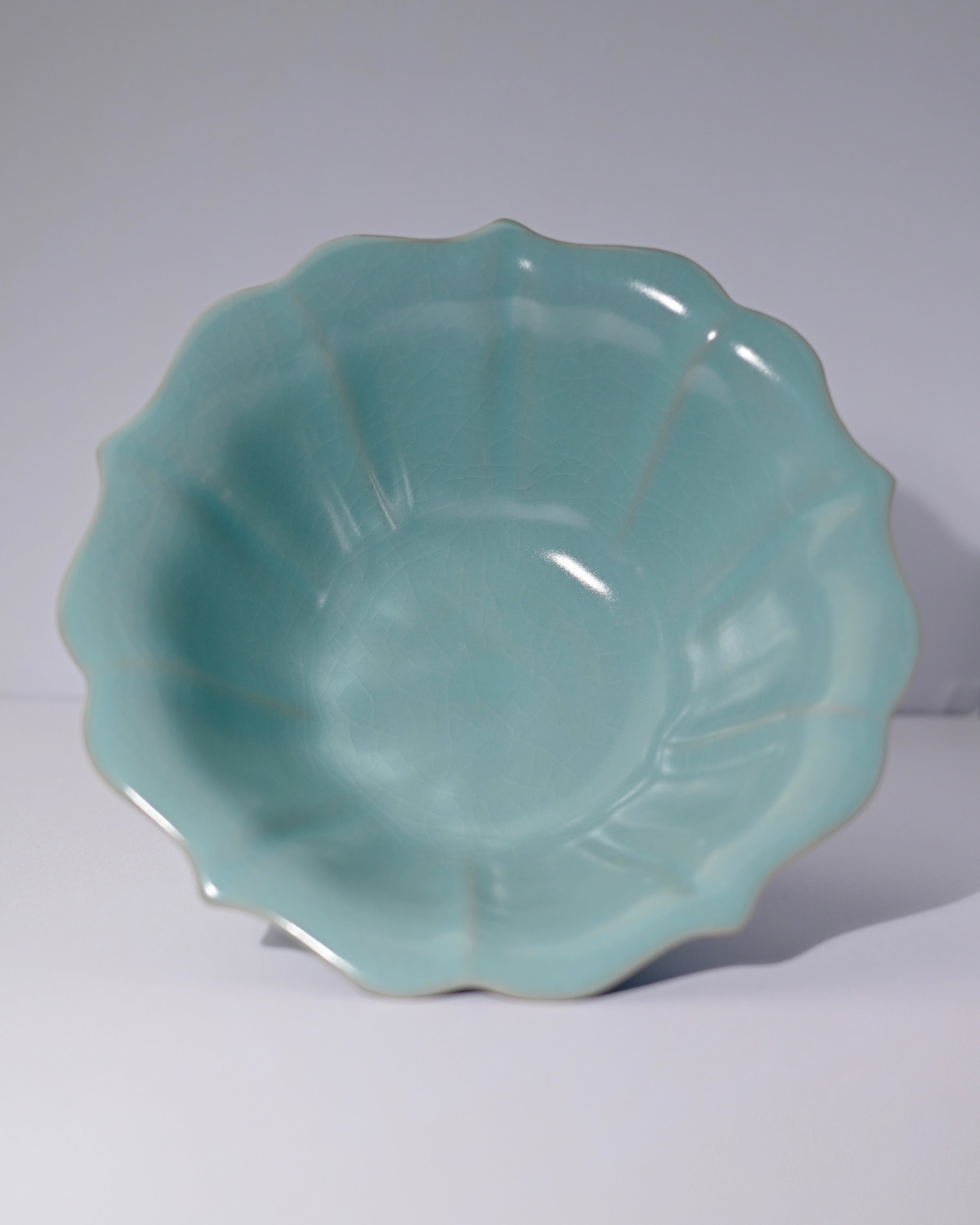 sky blue celadon finish – Ru Ware Sky-Blue Glaze Floral-Rim Bowl by Kungfuyang