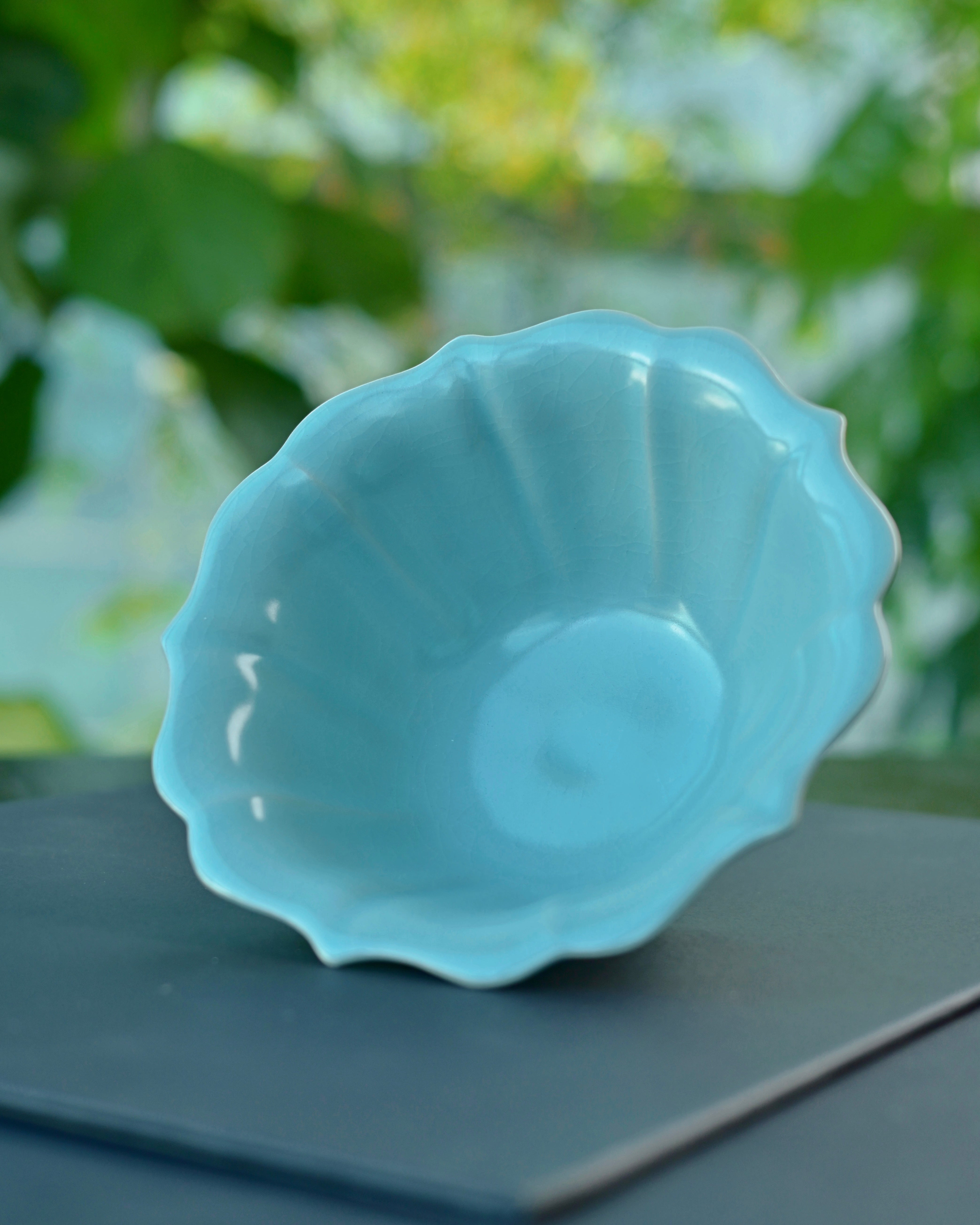 tea stained crackle evolution – Ru Ware Sky-Blue Glaze Floral-Rim Bowl by Kungfuyang