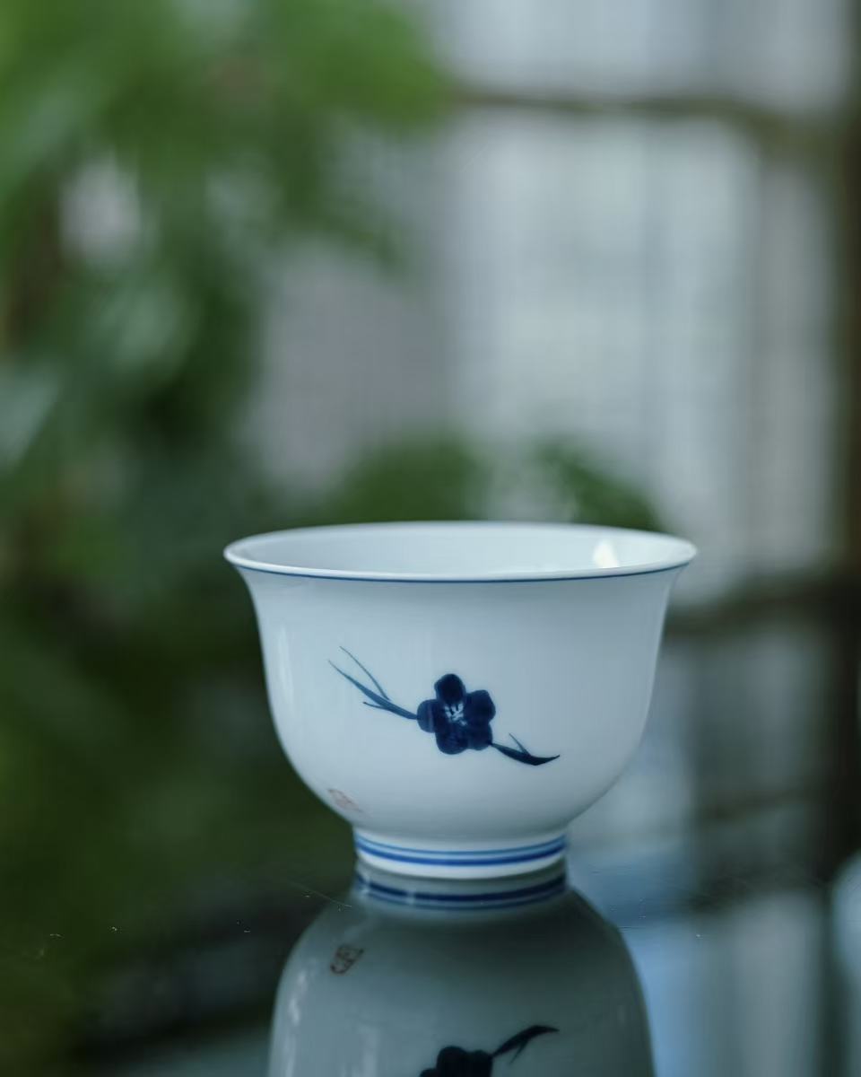 traditional modern fusion design gaiwan – Jingdezhen Hand-Painted Blue and White Underglaze Plum Blossom by Kungfuyang