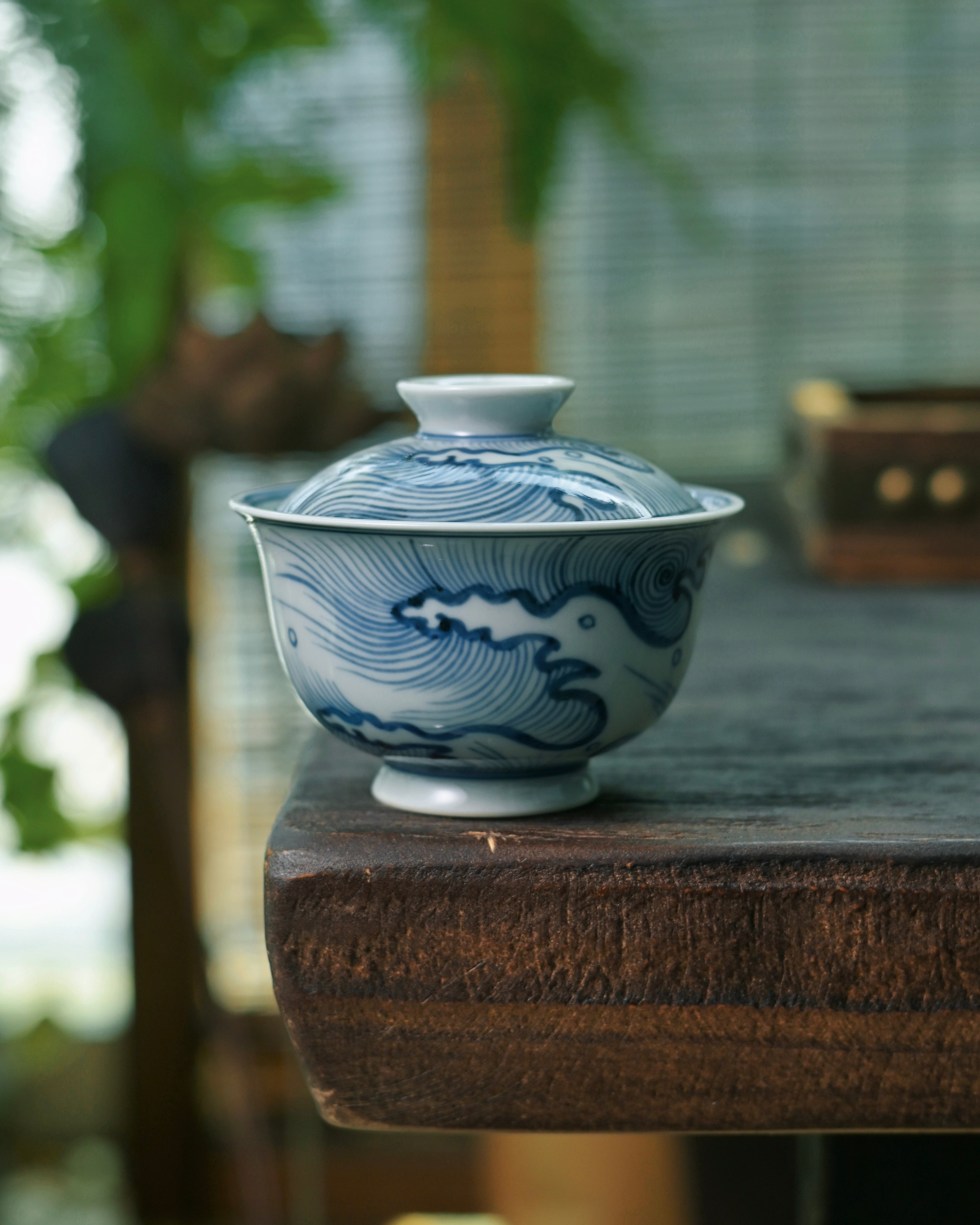 traditional porcelain brushwork technique – Jingdezhen Hand-Painted Ming-Style Blue-and-White Wave Pattern by Kungfuyang