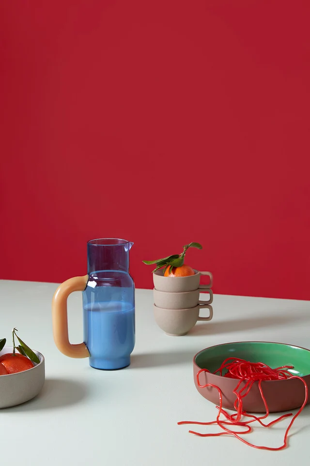 TASSE À CAFÉ EN ARGILE, LOT DE 2, ÉMAIL GRIS CLAIR