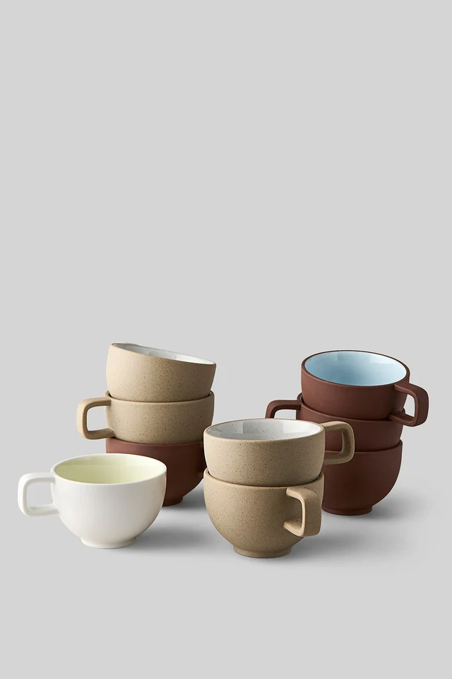 TASSE À CAFÉ EN ARGILE, LOT DE 2, ÉMAIL GRIS CLAIR