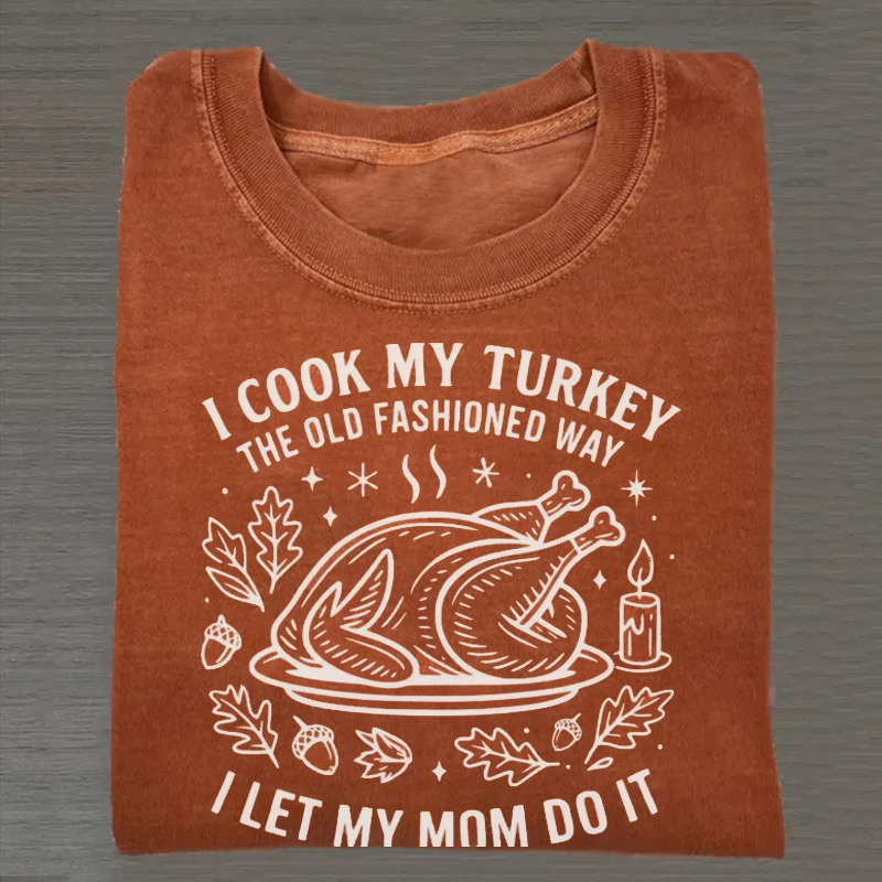 I Cook My Turkey The Old Fashioned Way I Let My Mom Do It T T-shirt-Teevibe