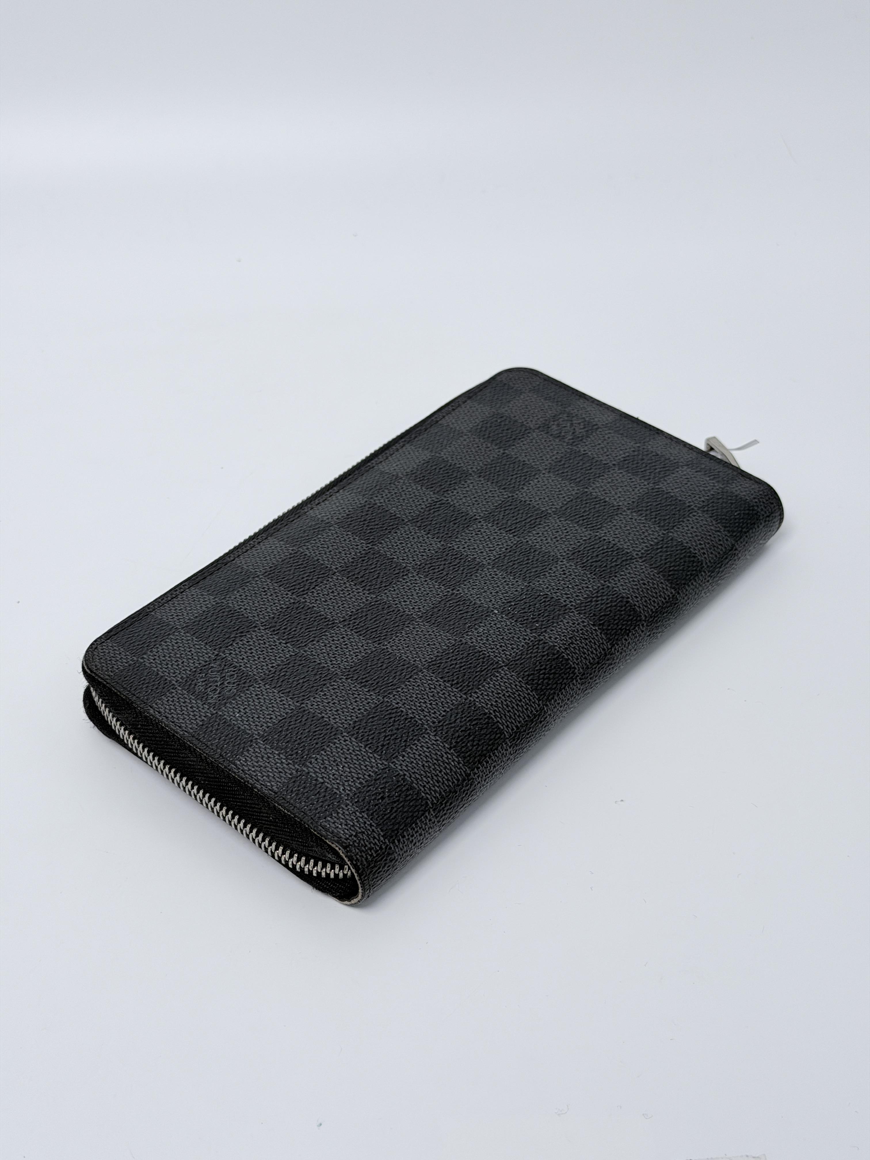 Pre-owned Louis Vuitton leather Small Leather Goods Zippy Vertical Damier Graphite Long Wallet Round Zipper Black JC92LV