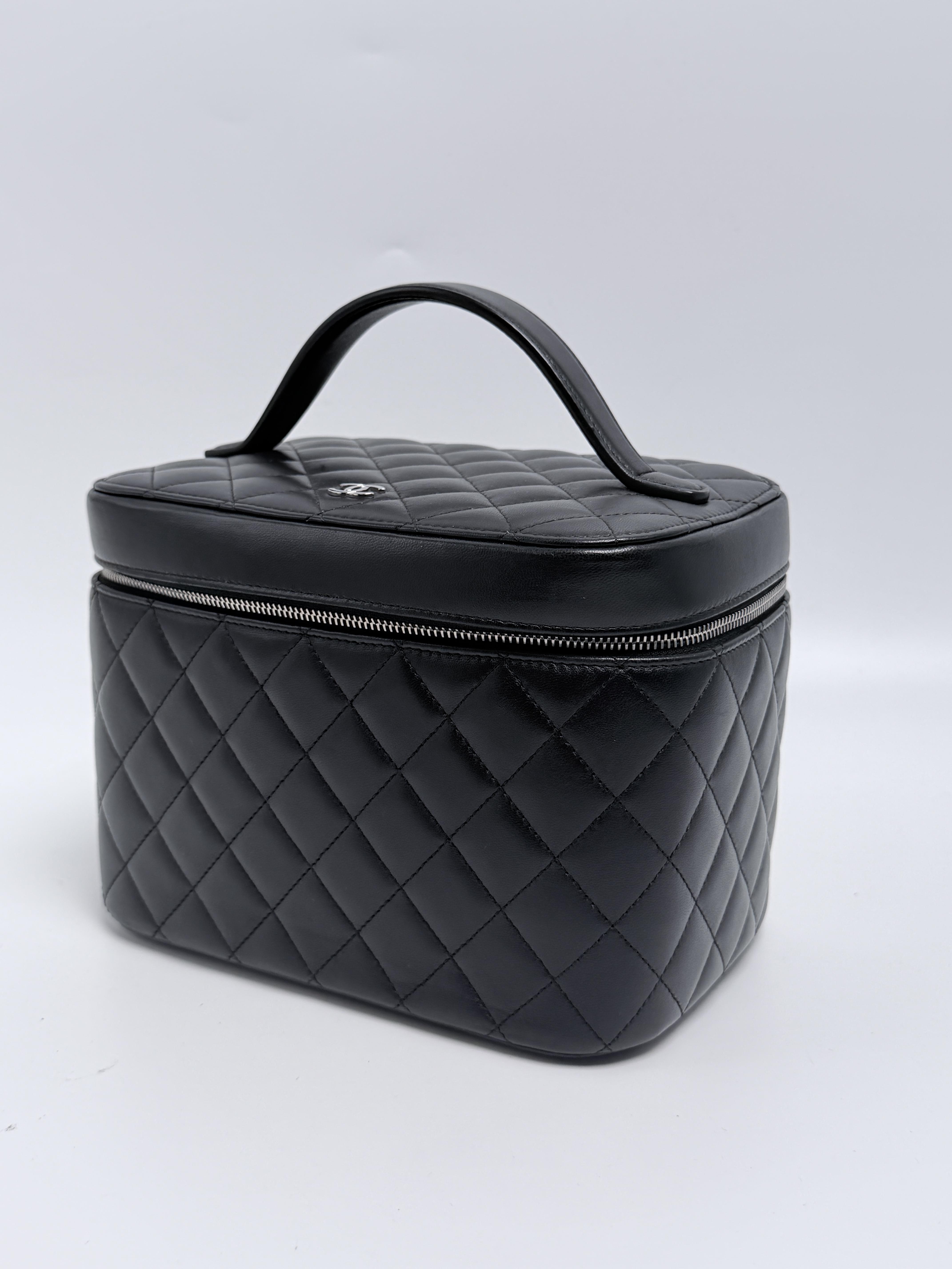 Quilted Timeless Beauty Vanity Case Top Handle Bag Black BIN009CC