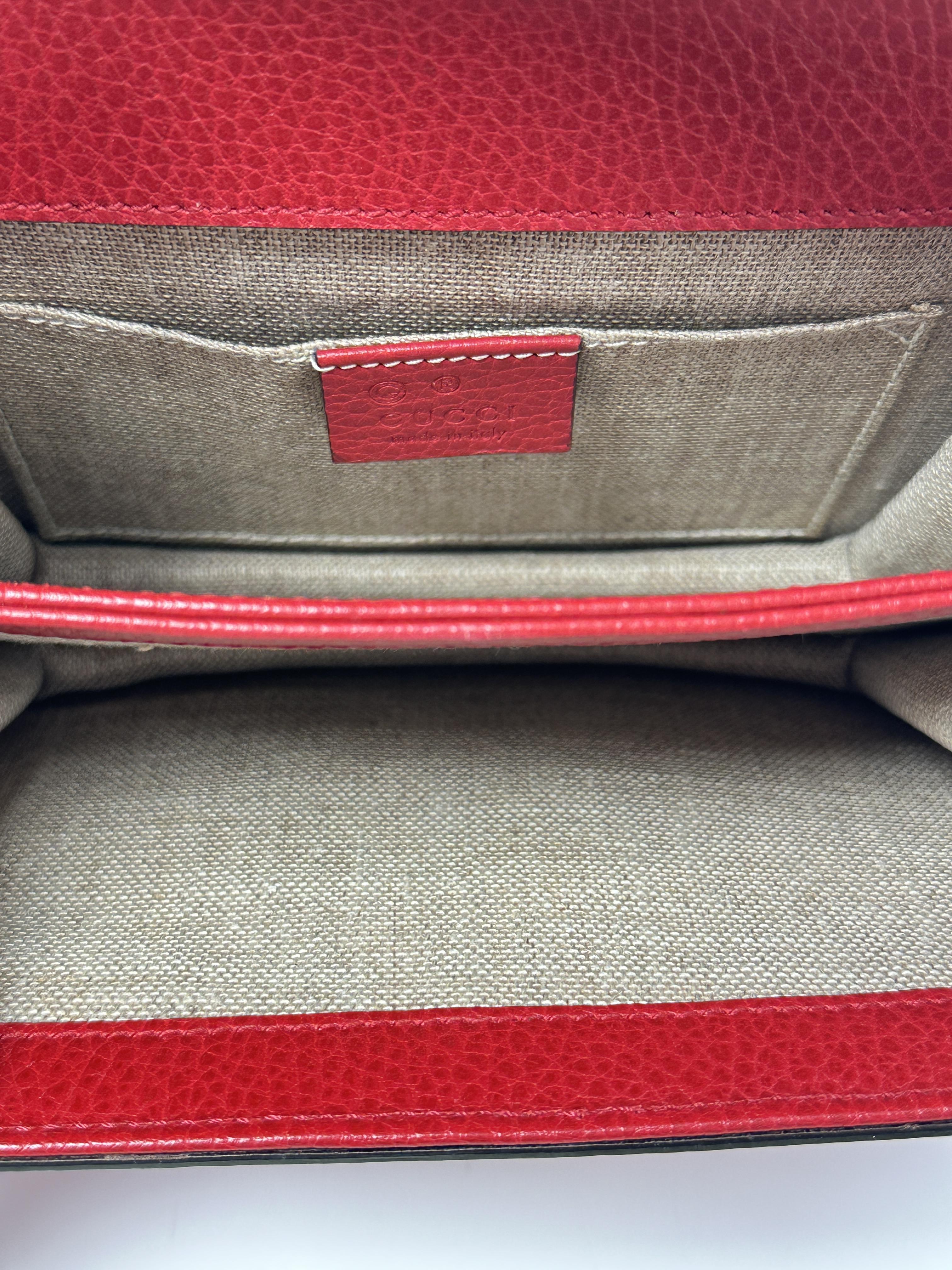 Pre-owned GUCCI LEATHER Crossbody Bags Red Interlocking G Chain Shoulder Crossbody Bag ZS037GG