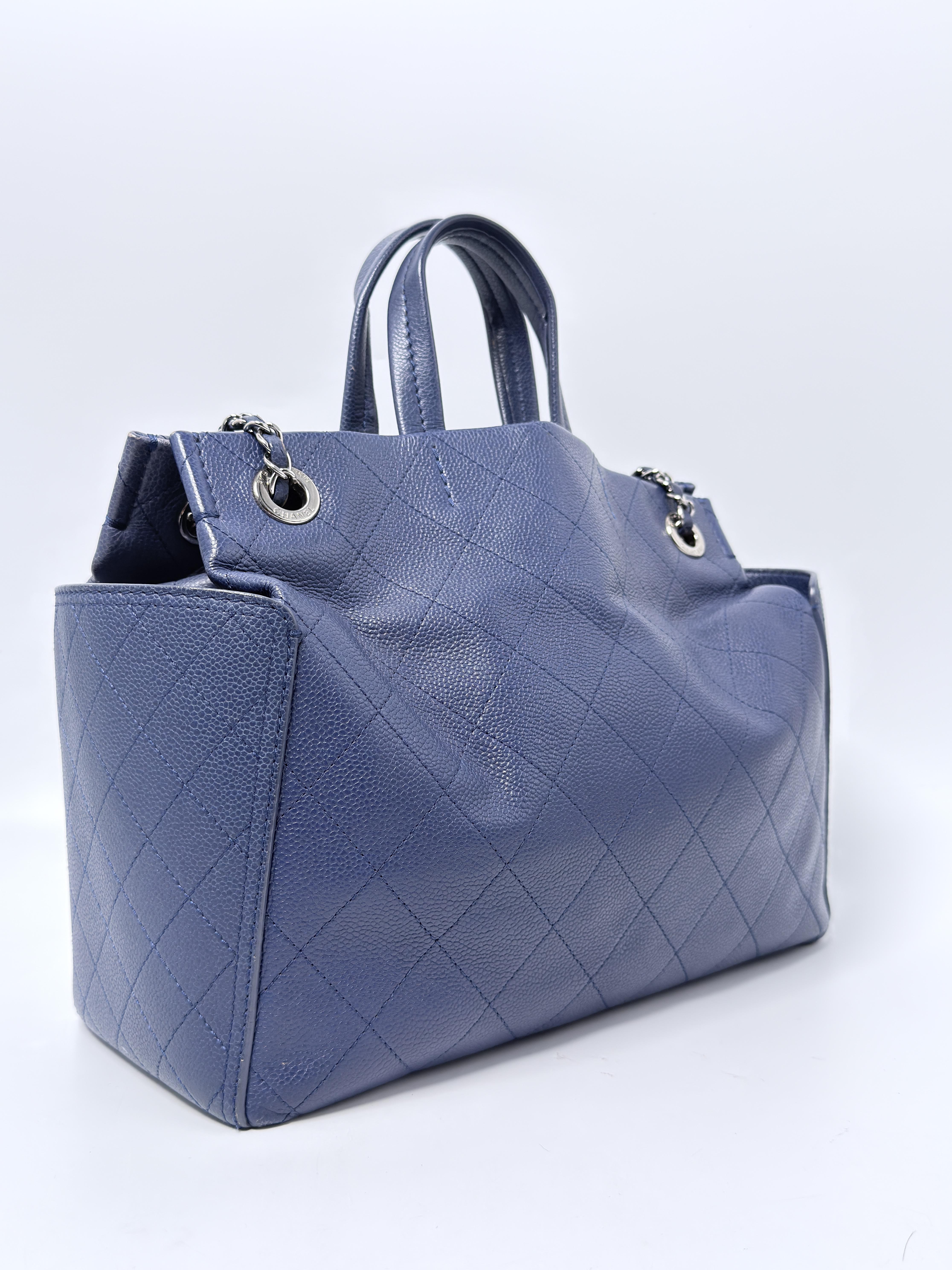 Around Pocket Tote Bag Quilted Blue Caviar Shoulder Bag ZS065CC