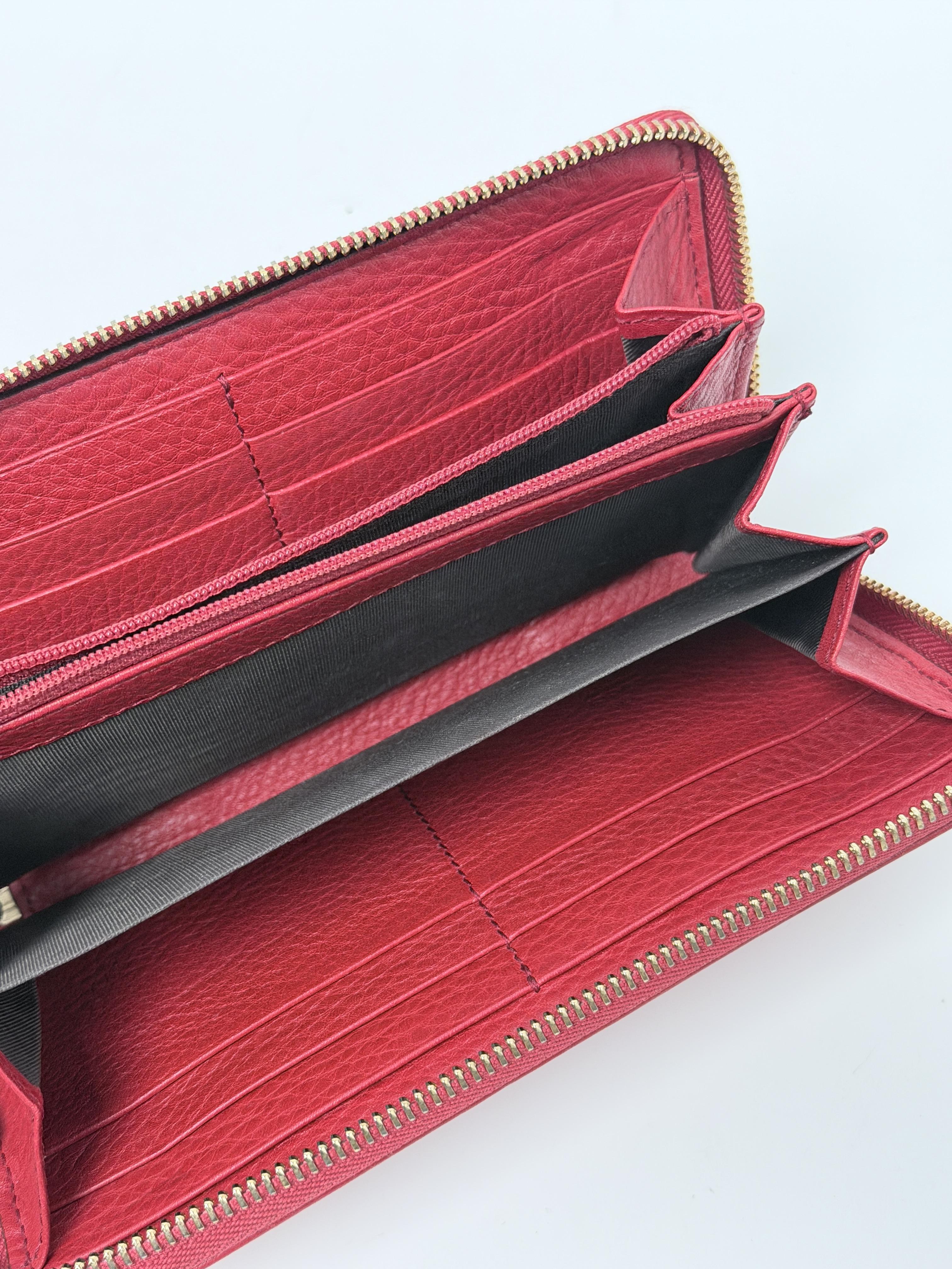 Soho Pebbled Calfskin Zip Around Clutch Red JD1295GG