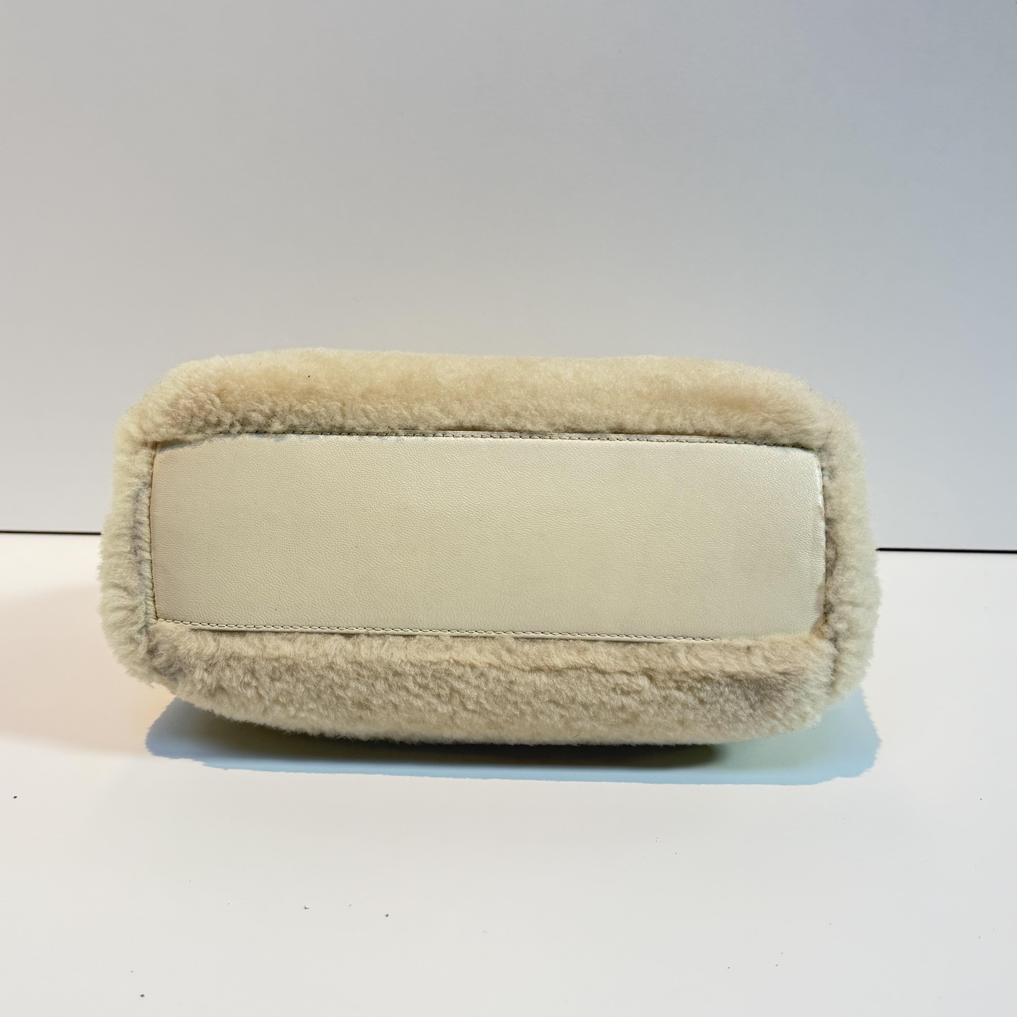 Pre-owned FENDI Shearling Crossbody Bags Peekaboo Small Bag – Cream / Ivory FD2TK
