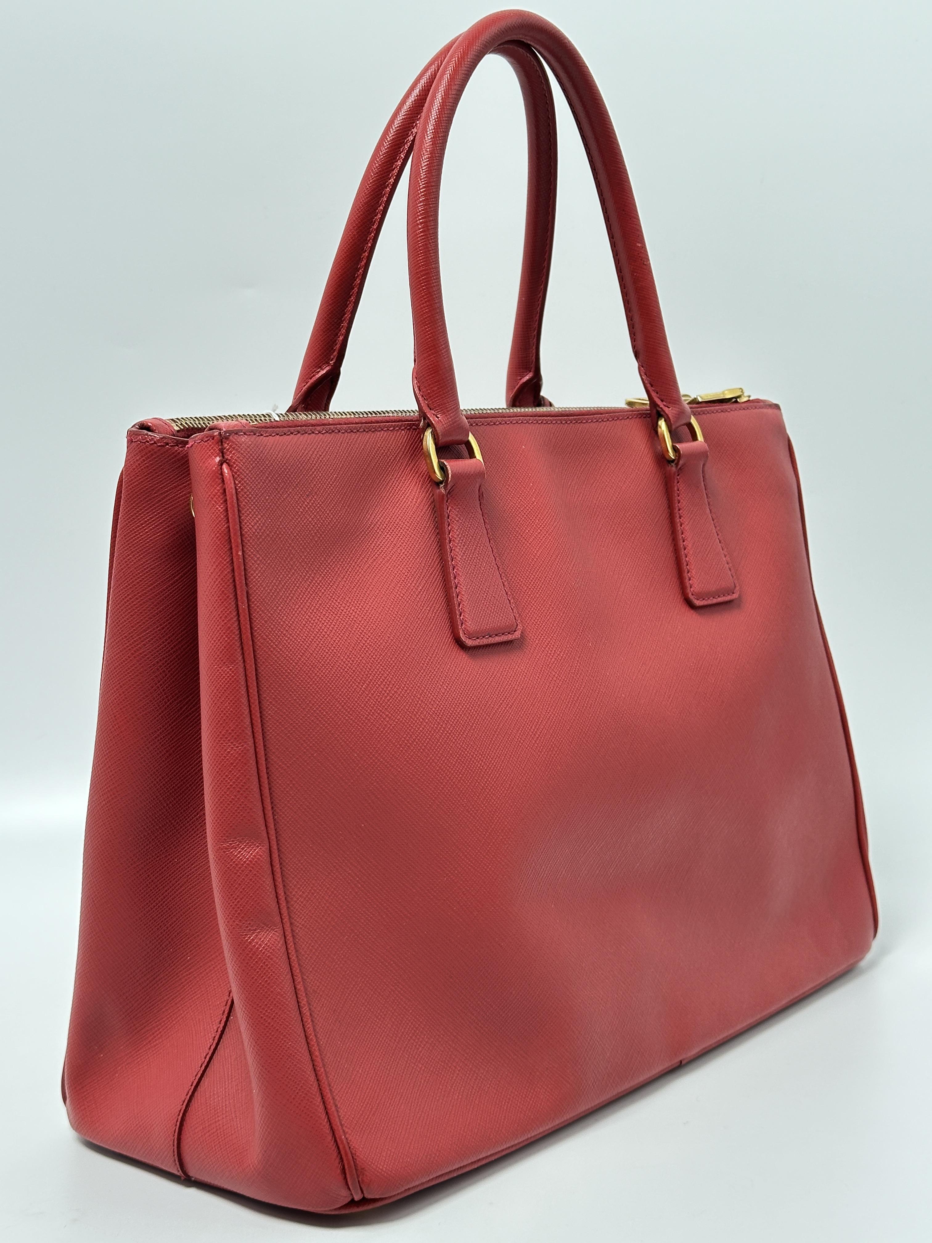 Red Galleria Saffiano Tote Bag Top Handle Bag Shoulder Handbag JE459PD