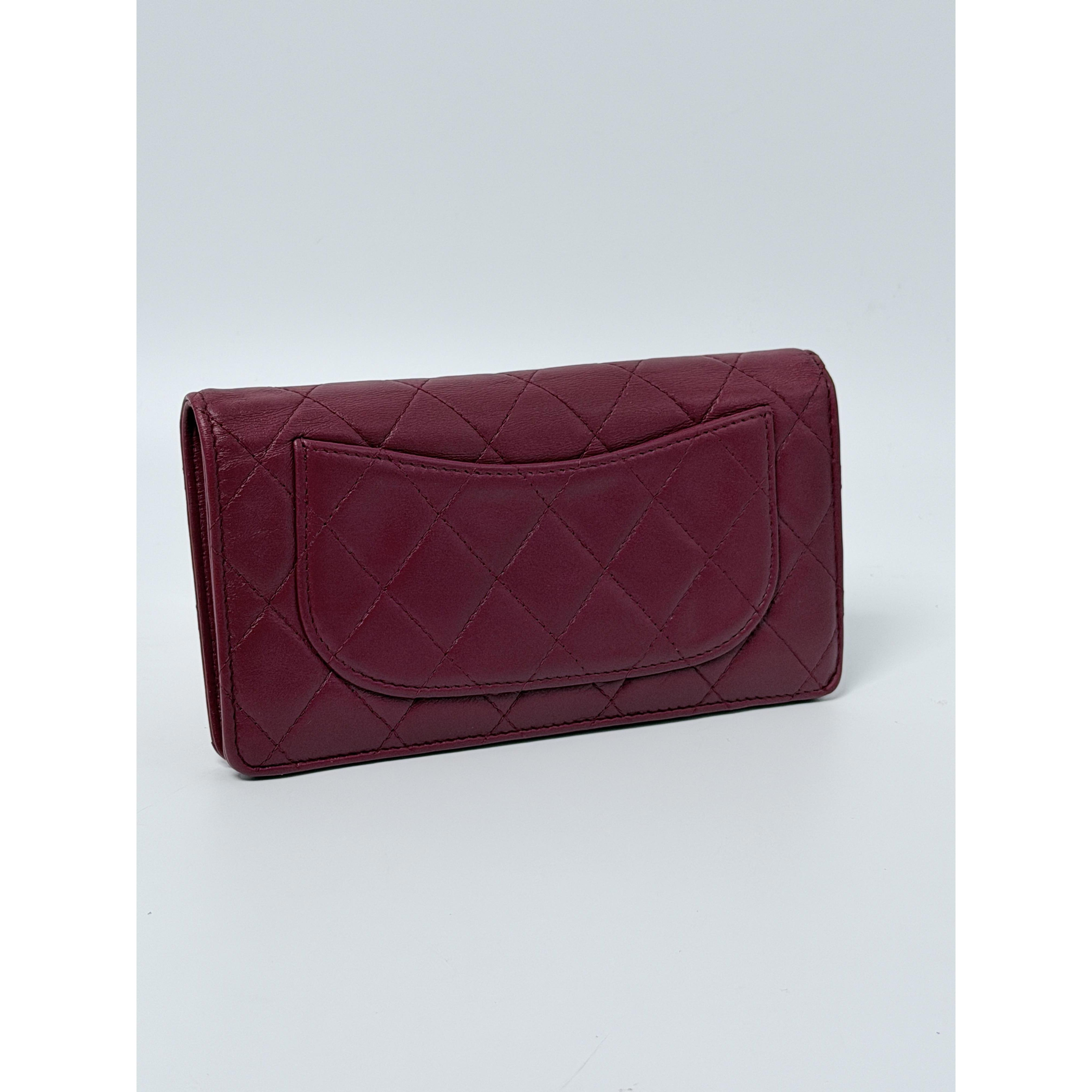 Pre-owned CHANEL leather Small Leather Goods Red Quilted Yen Continental Wallet JE114CC