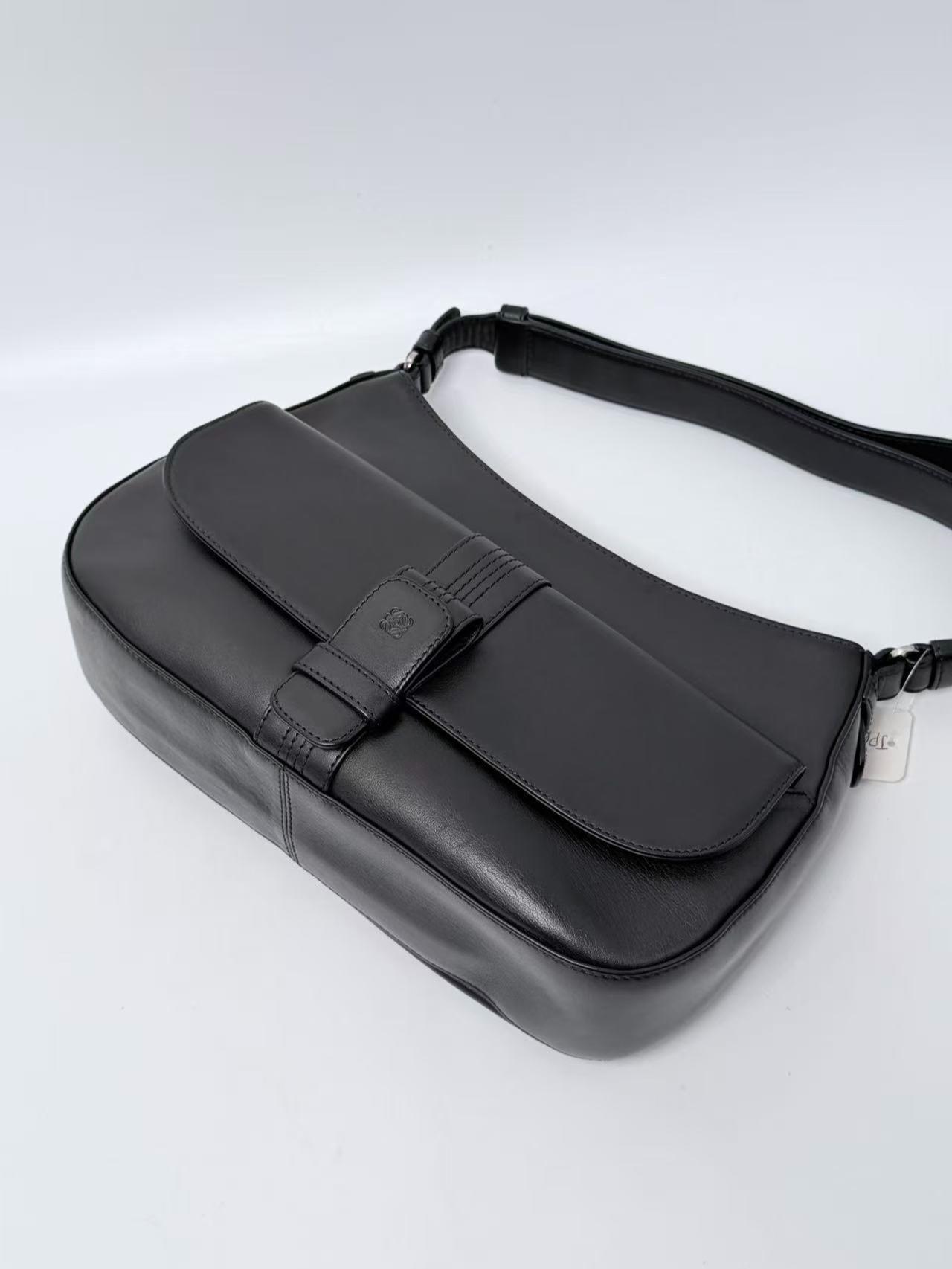 Vintage Black Berlingo Buckle Shoulder Hobo Bag JP002LE