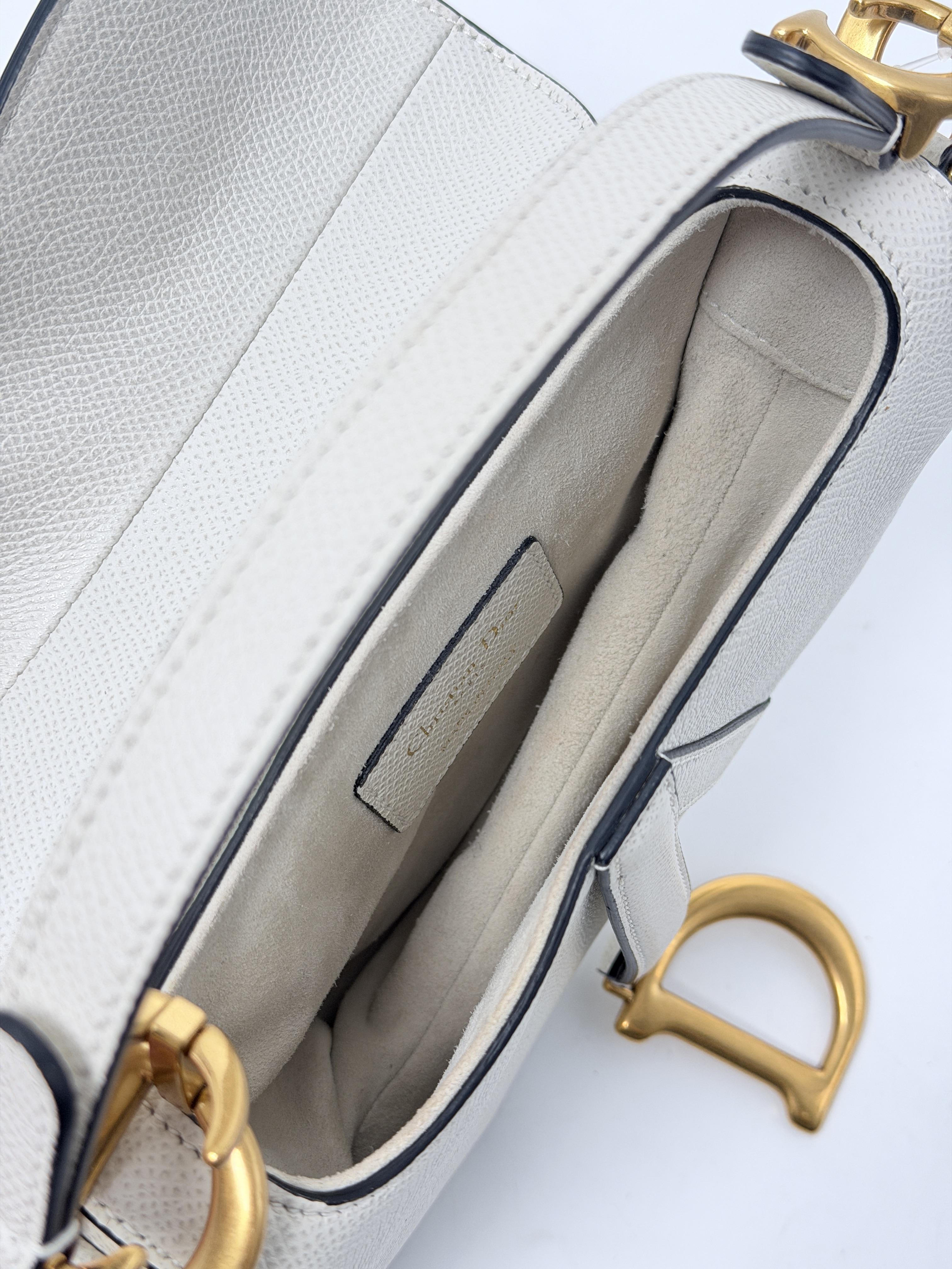 Christian Off White Grained Medium Saddle Shoulder Bag Hobo Handbag P035CD