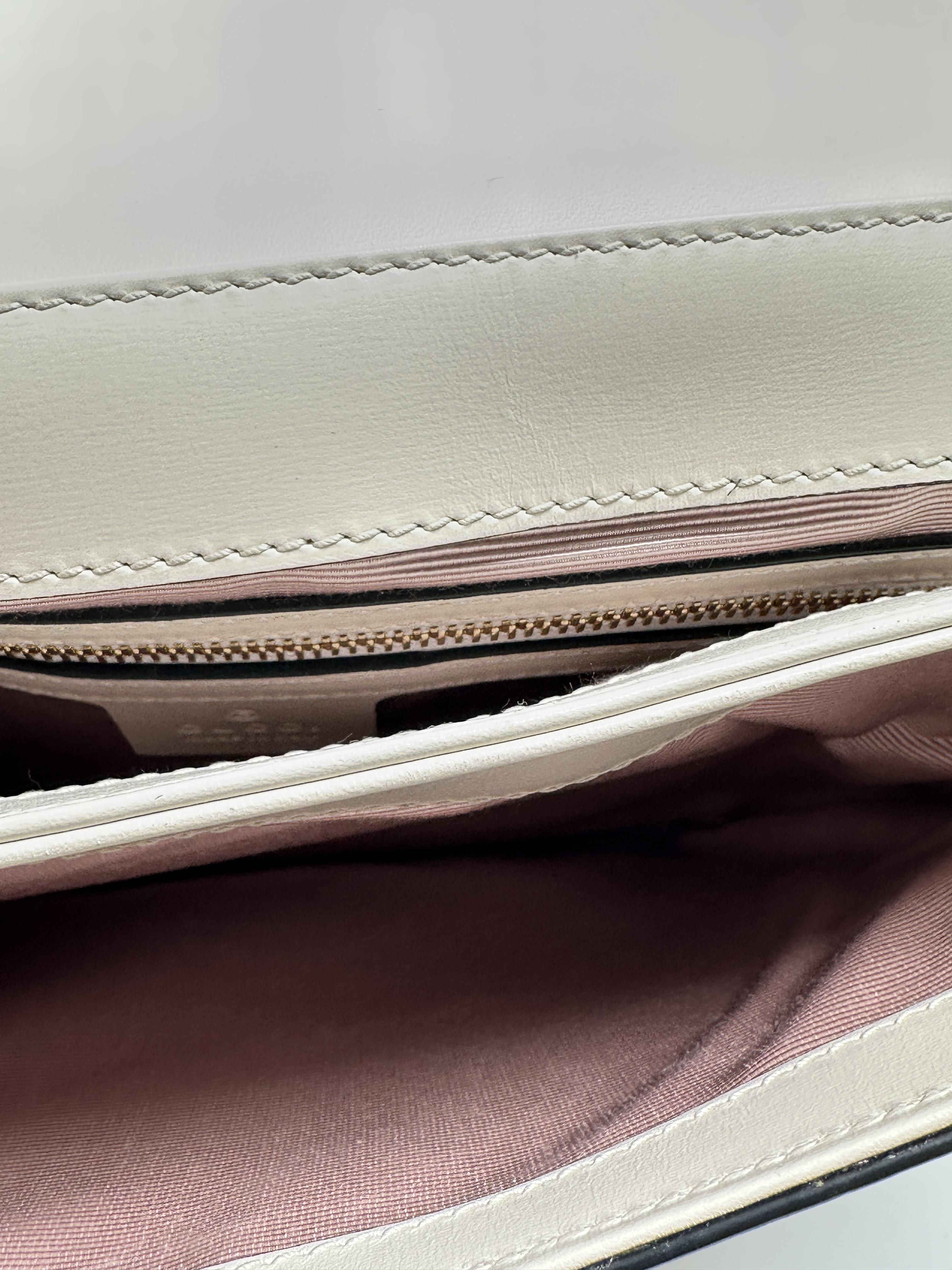 Pre-owned GUCCI leather Crossbody Bags Arli GG Logo White & Black Shoulder Crossbody Bag JD267GG