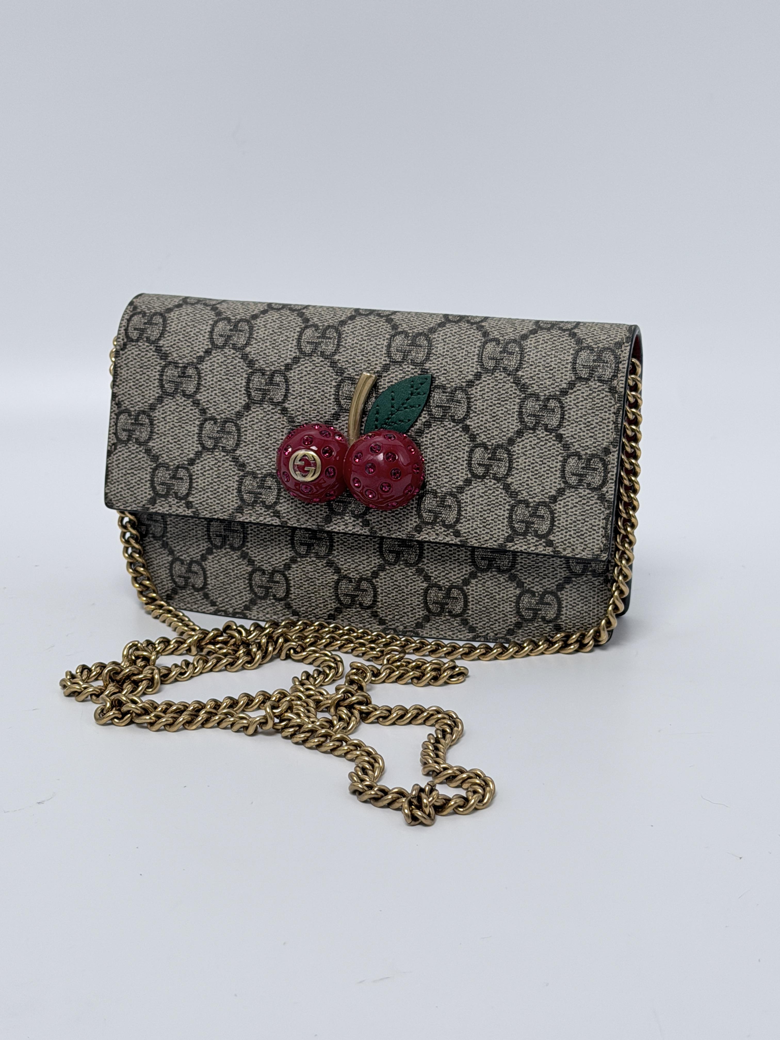 Pre-owned GUCCI Canvas Crossbody Bags GG Supreme with Cherries Mini Crossbody Bag Shoulder Clutch JD633GG