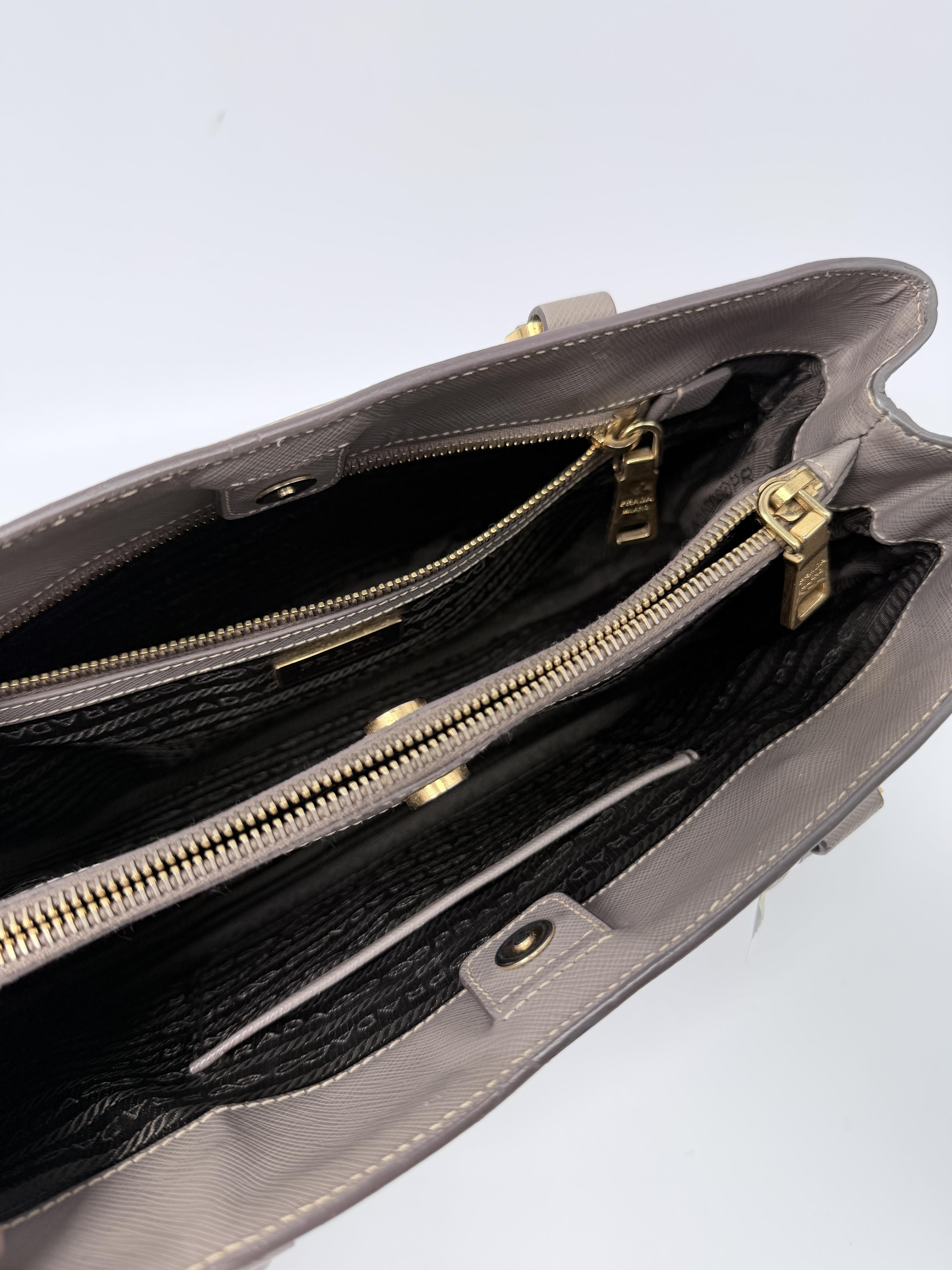 Pre-owned PRADA Saffiano Leather Crossbody Bags Galleria Tote Bag Grey Gold Hardware JA733PR