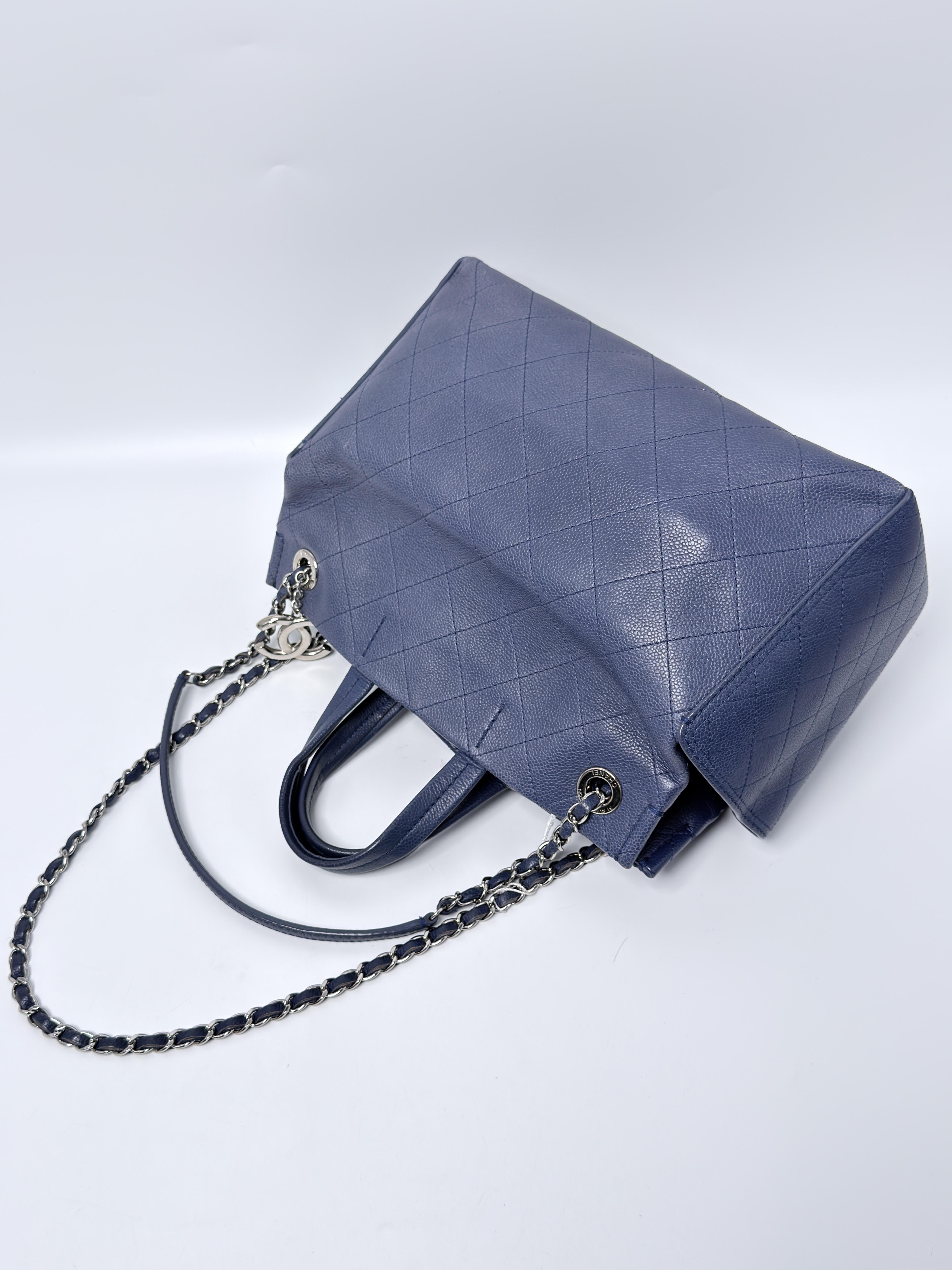 Around Pocket Tote Bag Quilted Blue Caviar Shoulder Bag ZS065CC