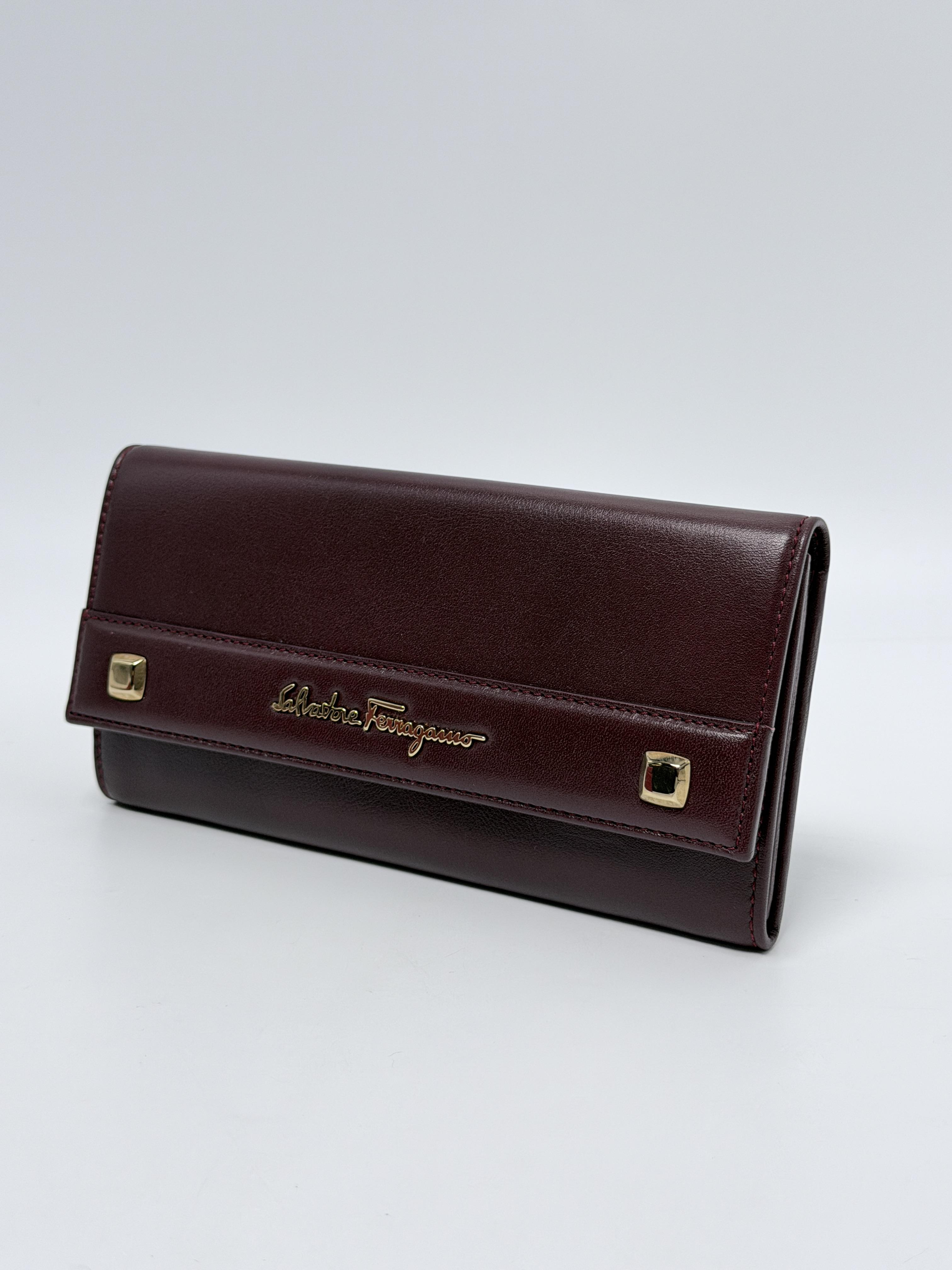 Ferragamo Studded Logo Grained Continental Flap JD1363FG