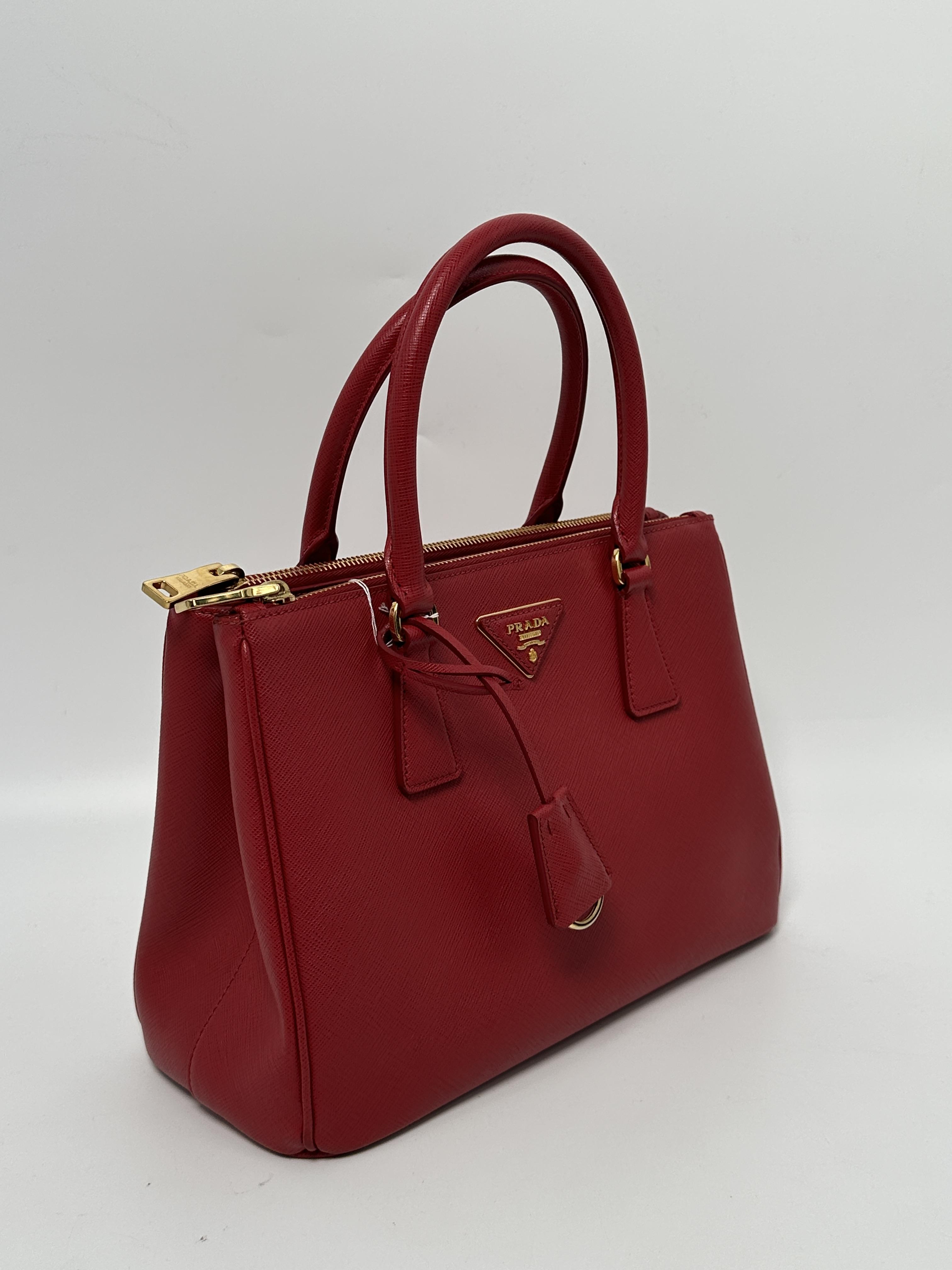 Galleria Small Saffiano Bag ZS003PR