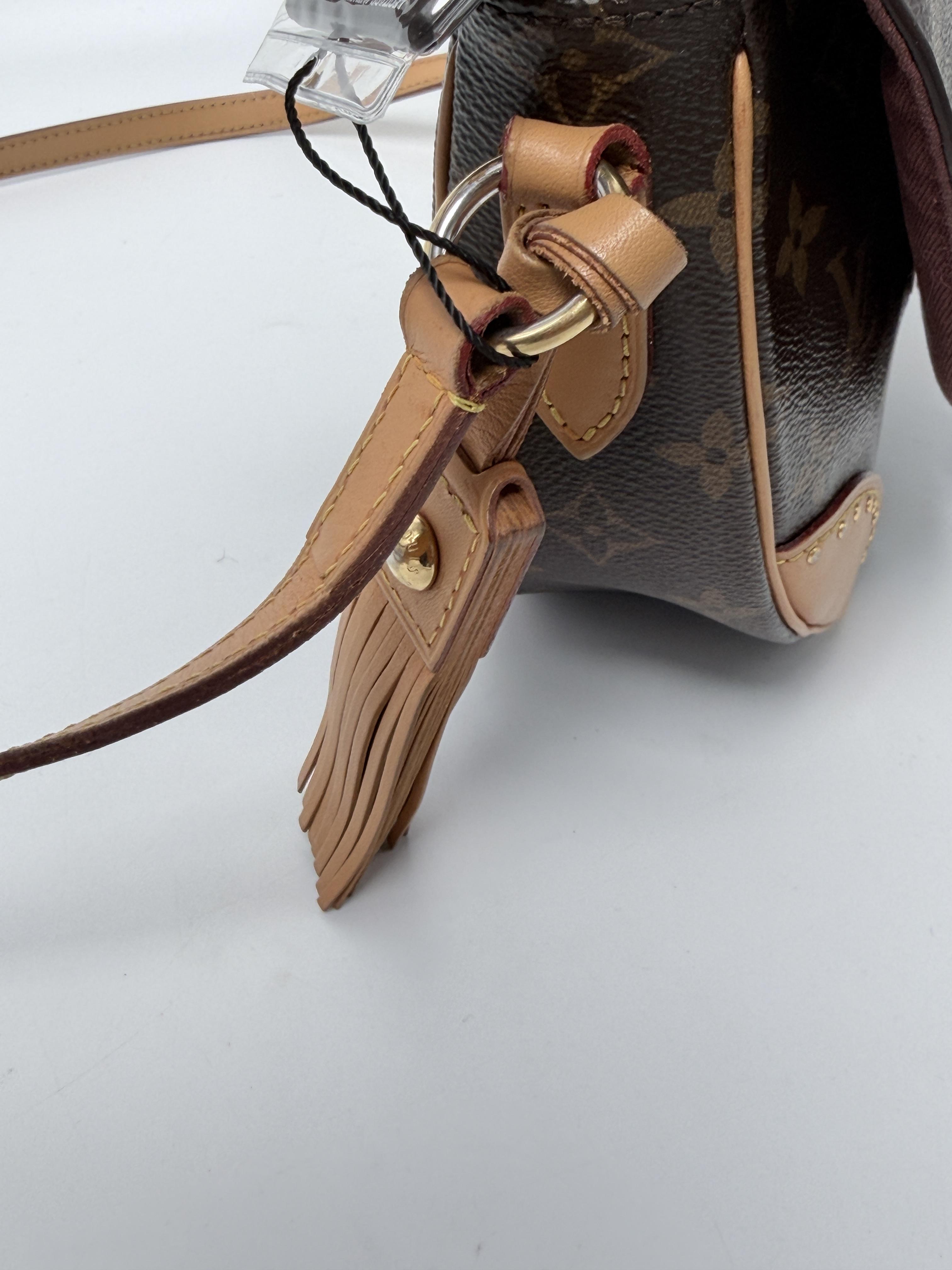 Saint Cloud GM Monogram Canvas Crossbody Bag JD1519LV
