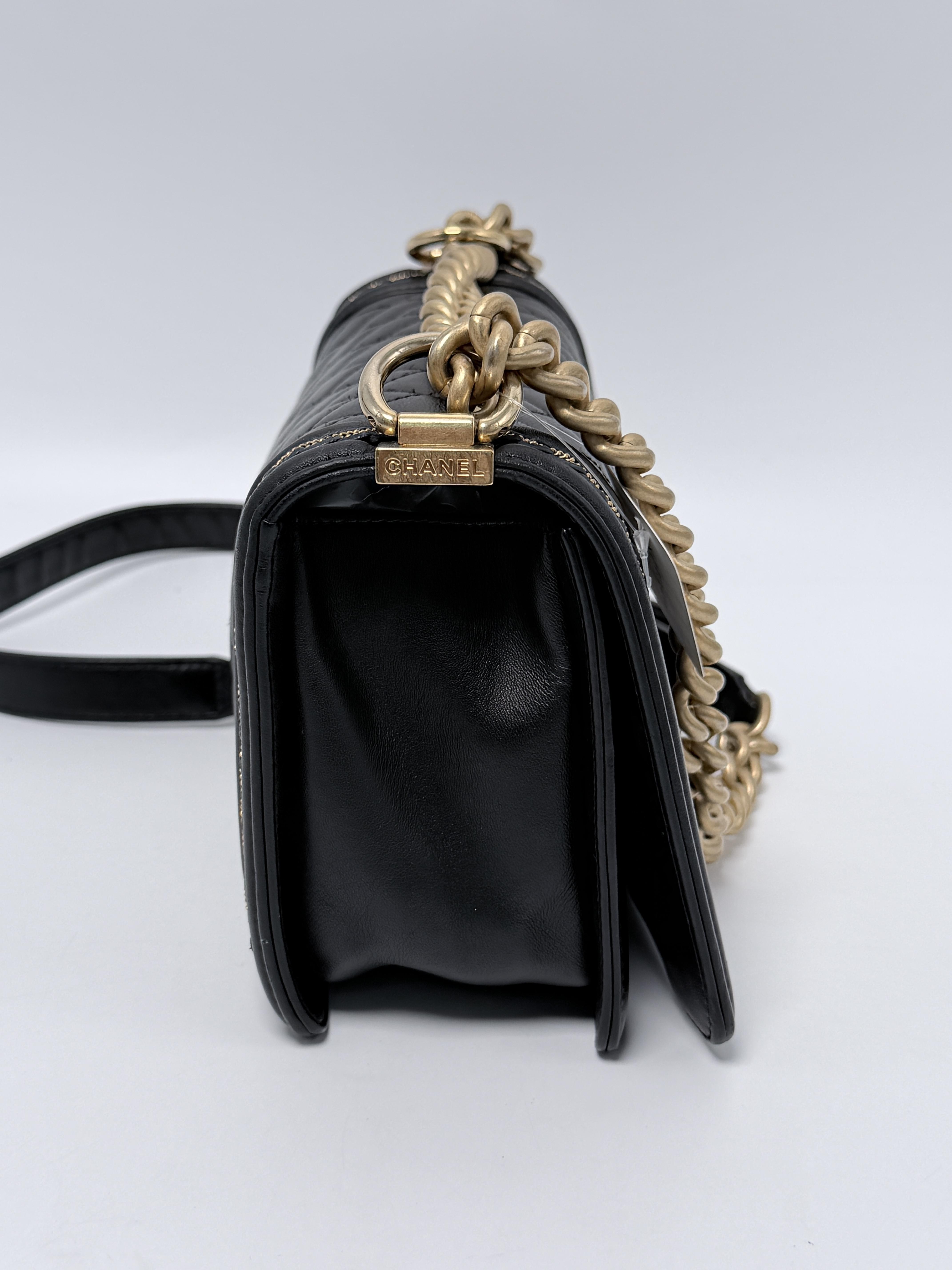 Boy Bag Black Quilted Old Medium Flap Shoulder Crossbody XU012CC