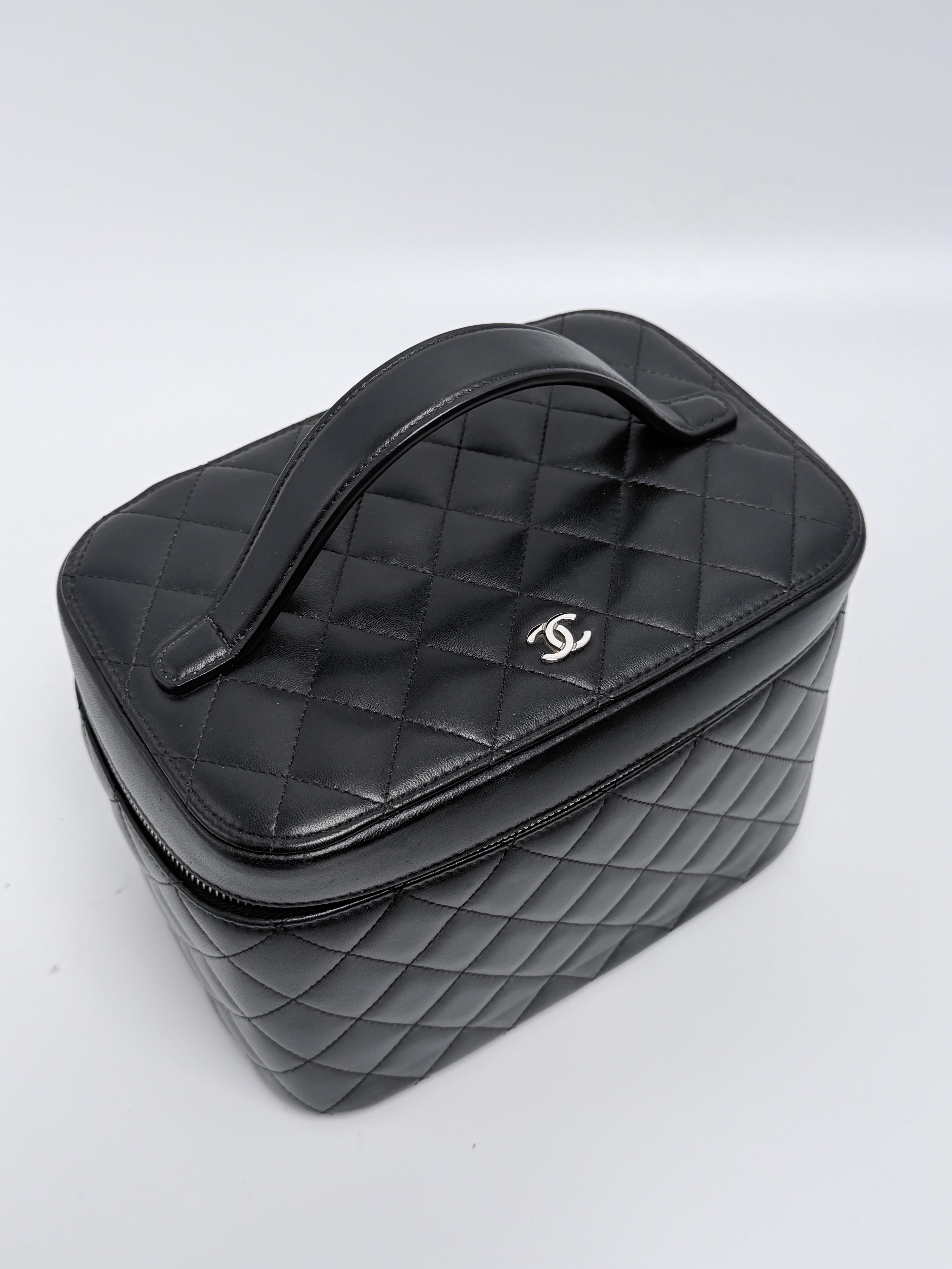 Quilted Timeless Beauty Vanity Case Top Handle Bag Black BIN009CC