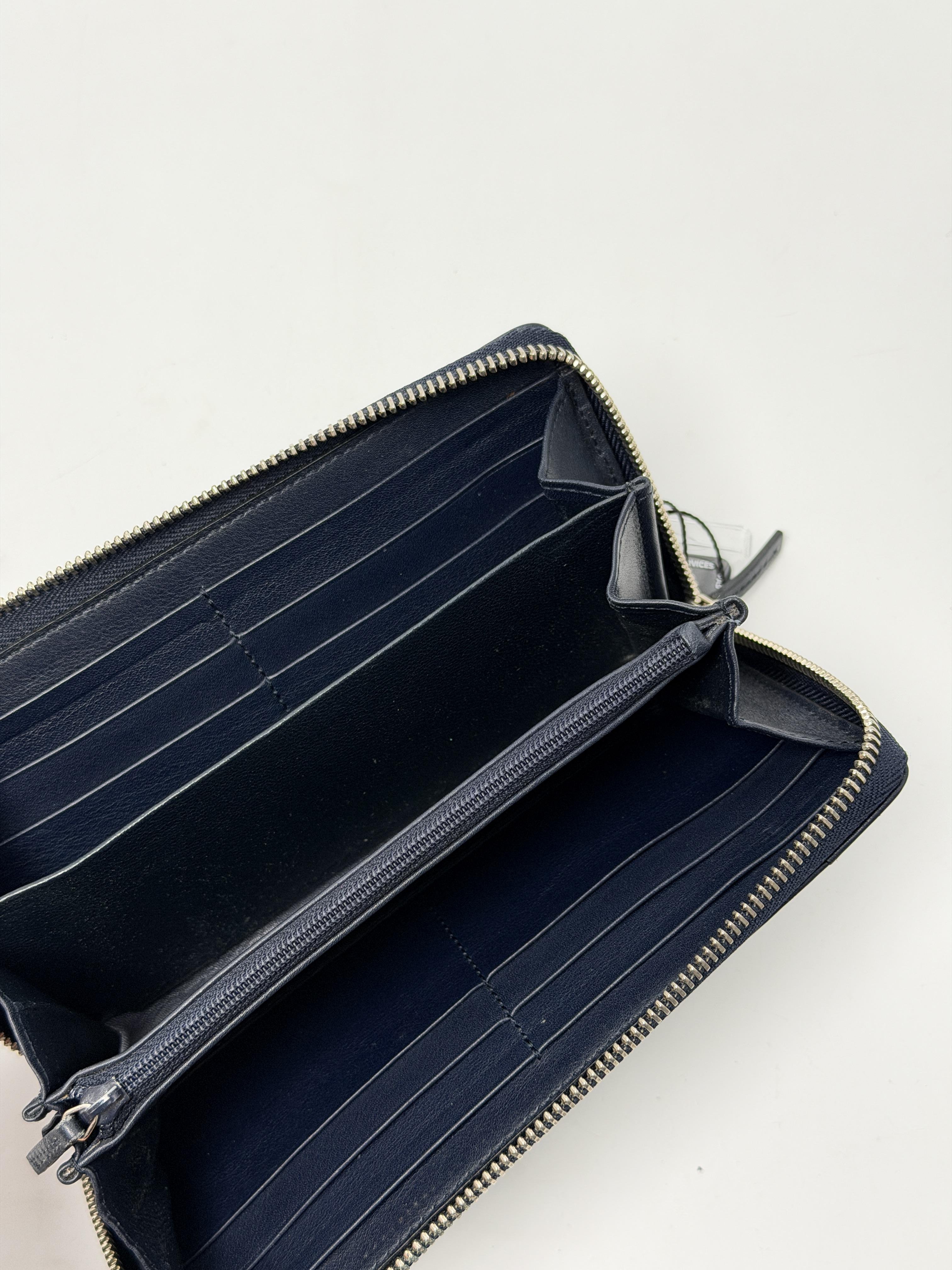 Signature Avel Zip Around Continental Long Wallet Black JD1194GG